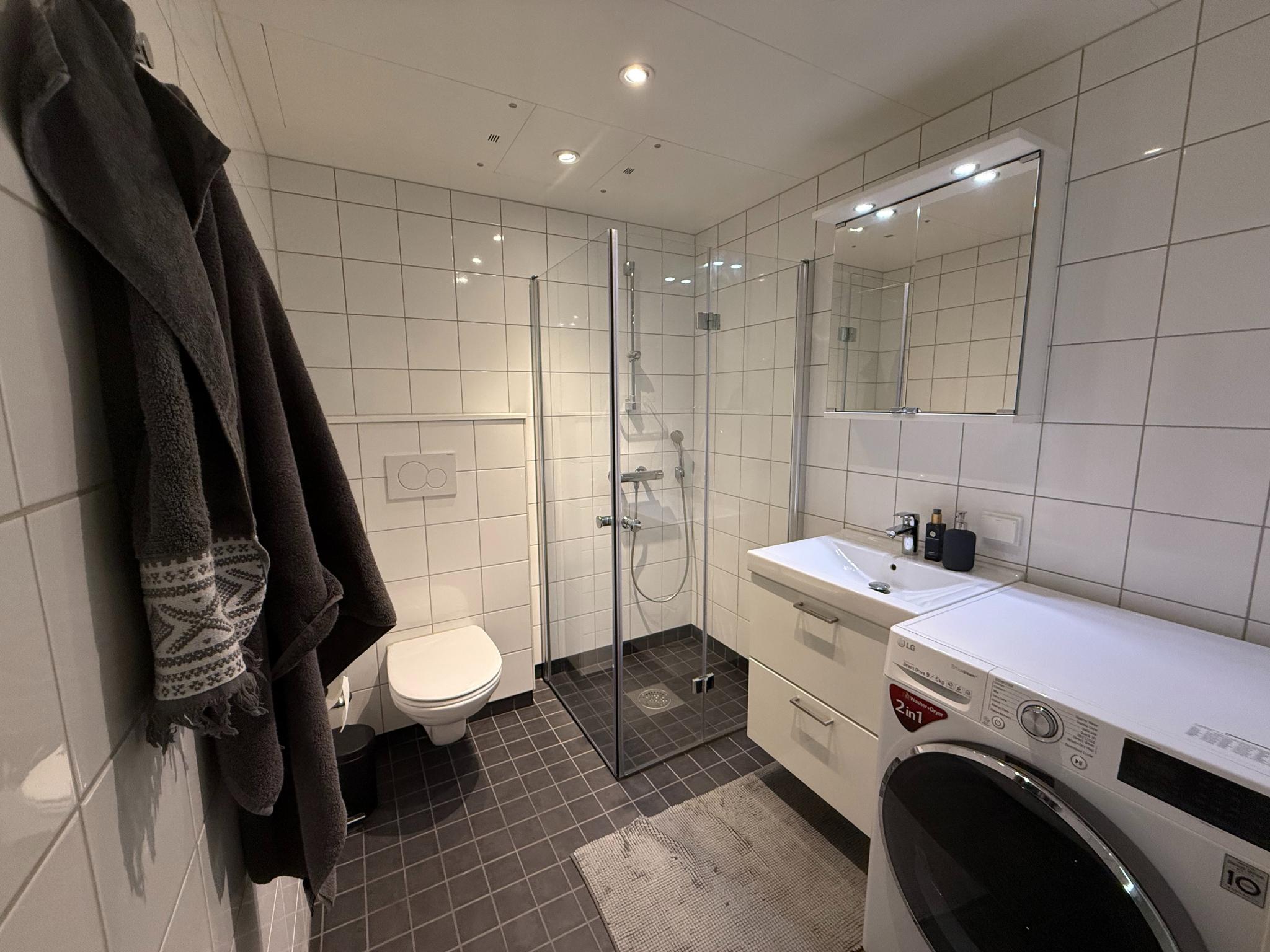 Baderommsgulvet varmes ved hjelp av fjernvarme/vannbåren varme