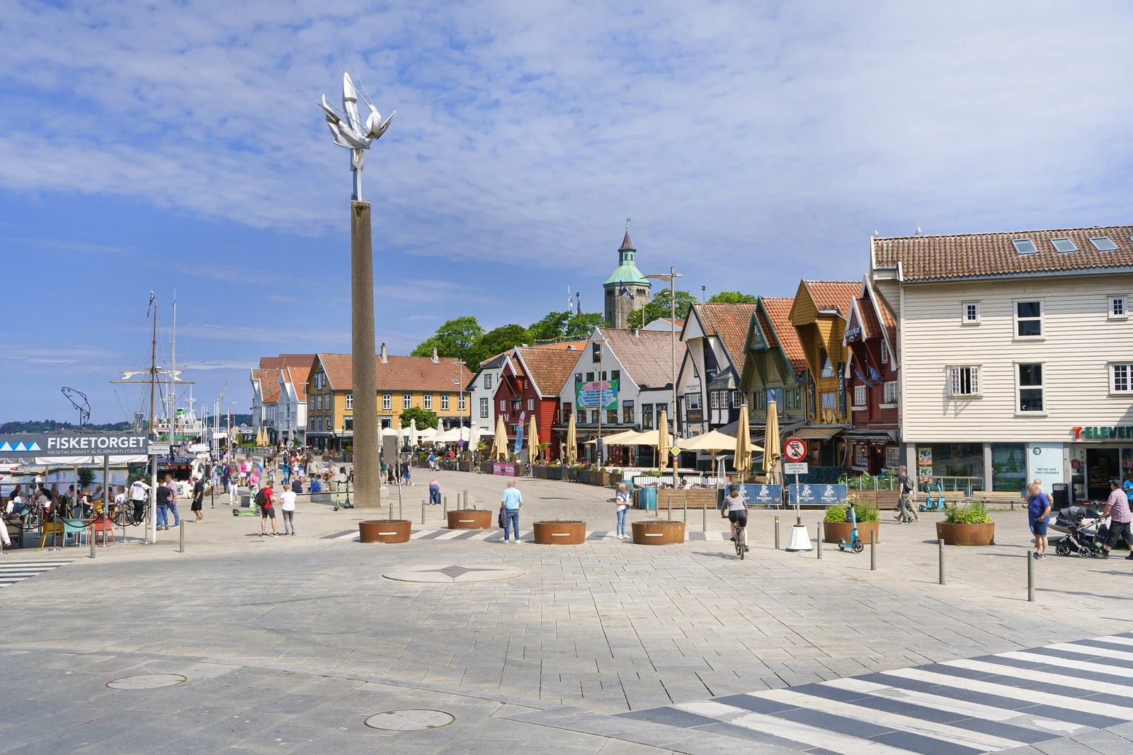 Stavanger sentrum ligger kun en 15 minutters kort spaser- eller sykkeltur unna, en flott tur langs kaien eller Bjergstedparken.