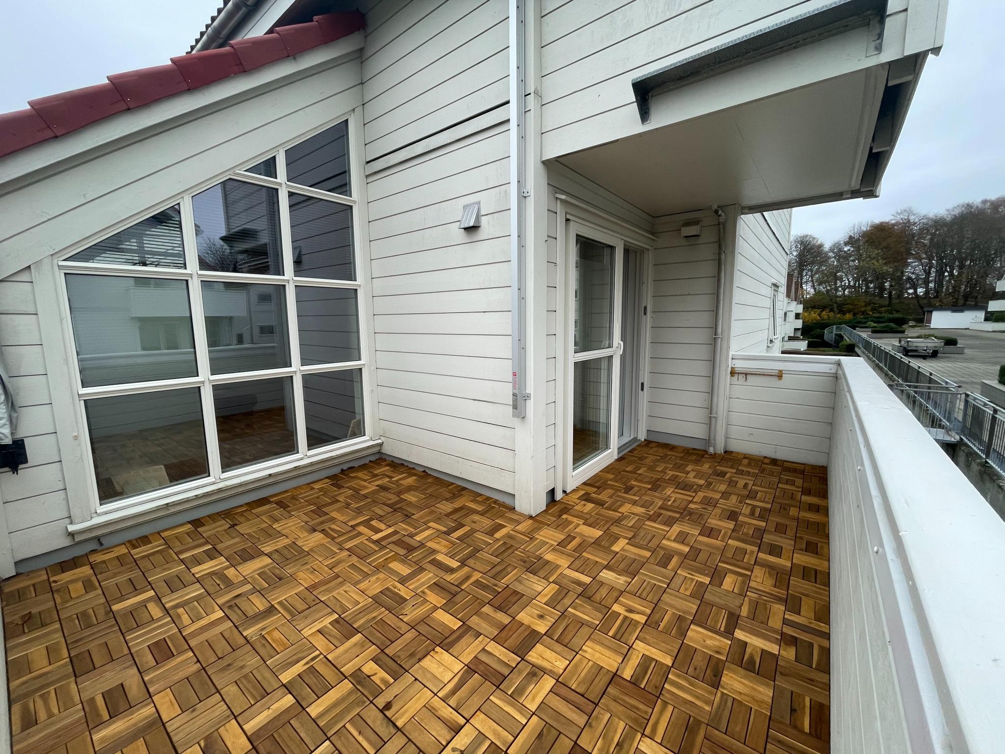 Her kan du nyte varme sommerdager! Oppgradert med nye trefliser.