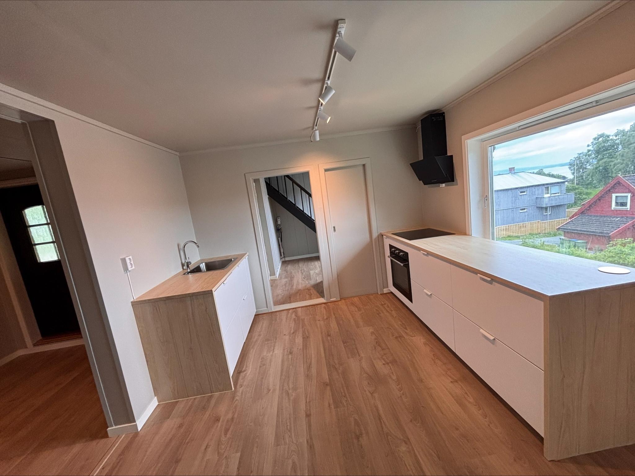 Kjøkken med integrerte hvitevarer