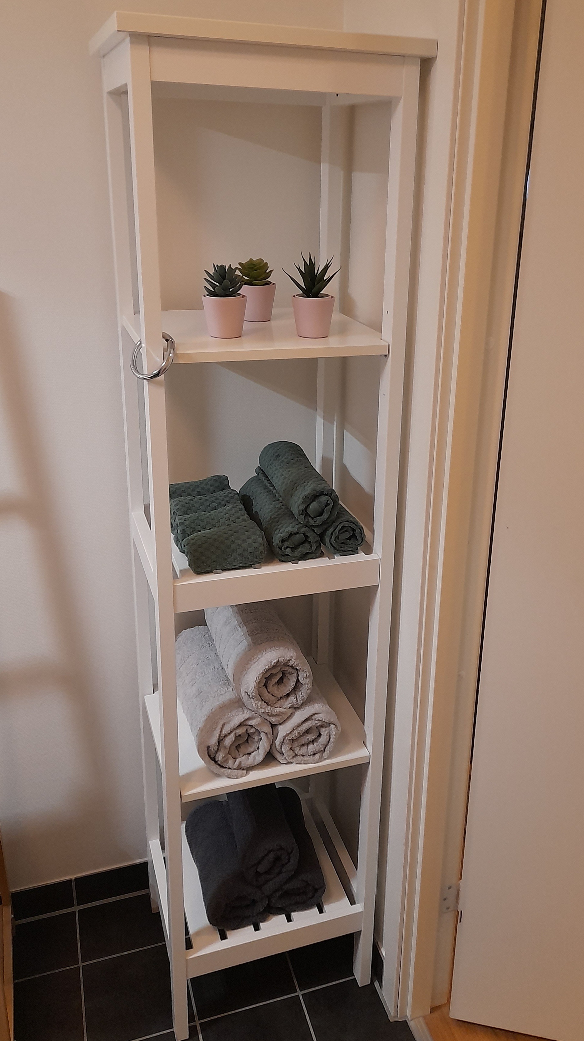 Oppbevaringsreol, baderom.