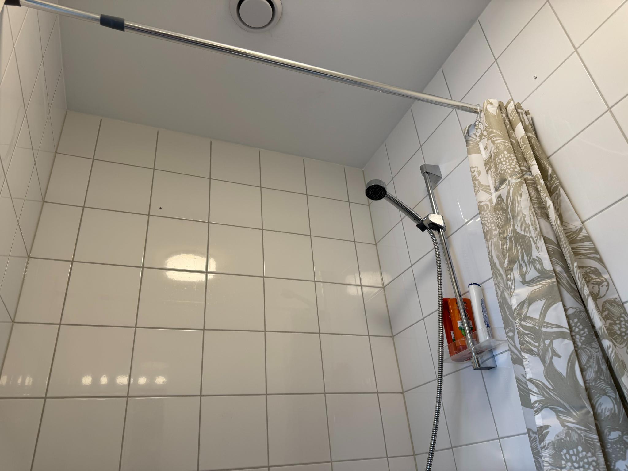 Dusjhjørnet sett nedenfra.