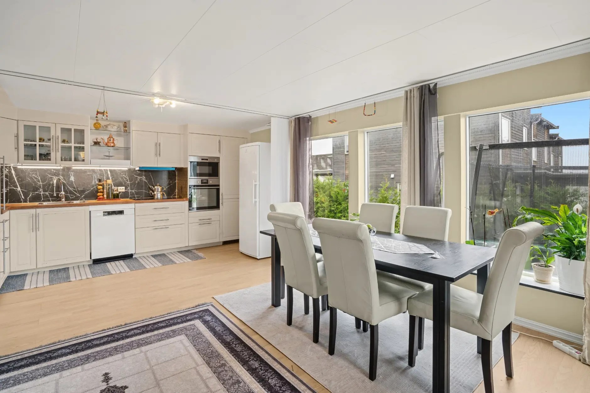 Kjøkken og spiseplass