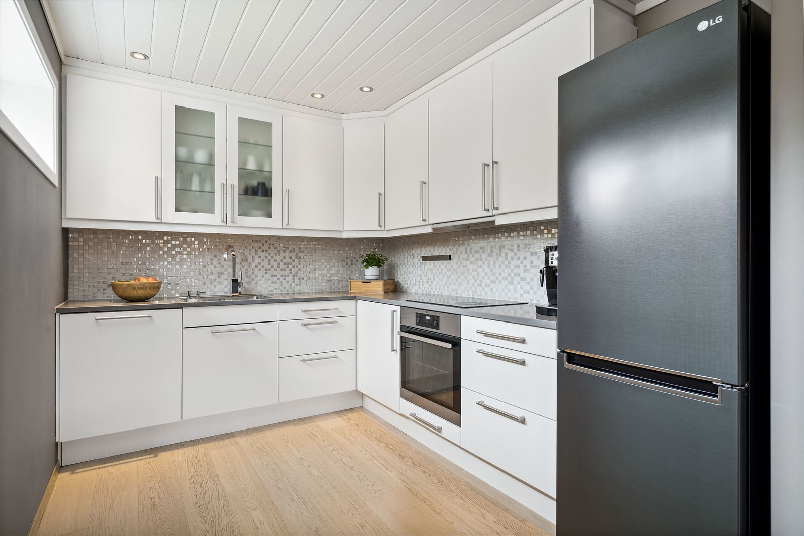 Kjøkken med fine lyse fronter