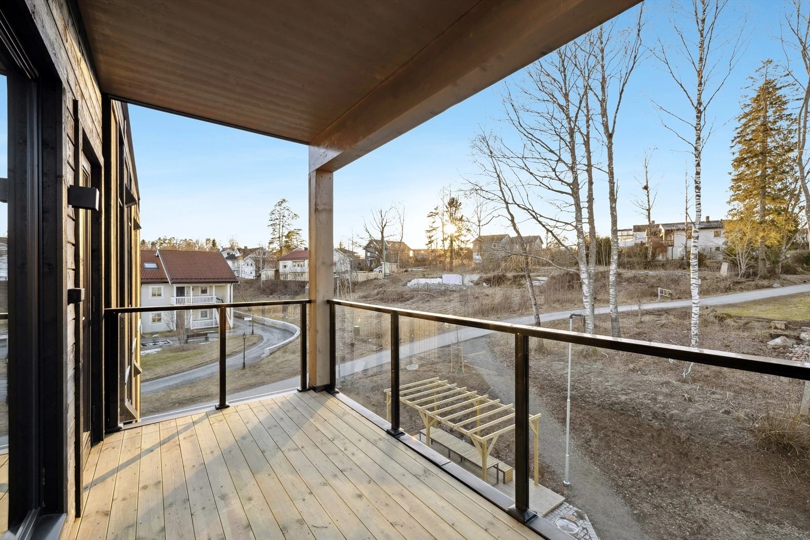 Solrik og romslig vestvendt balkong – perfekt for å nyte ettermiddagssolen!