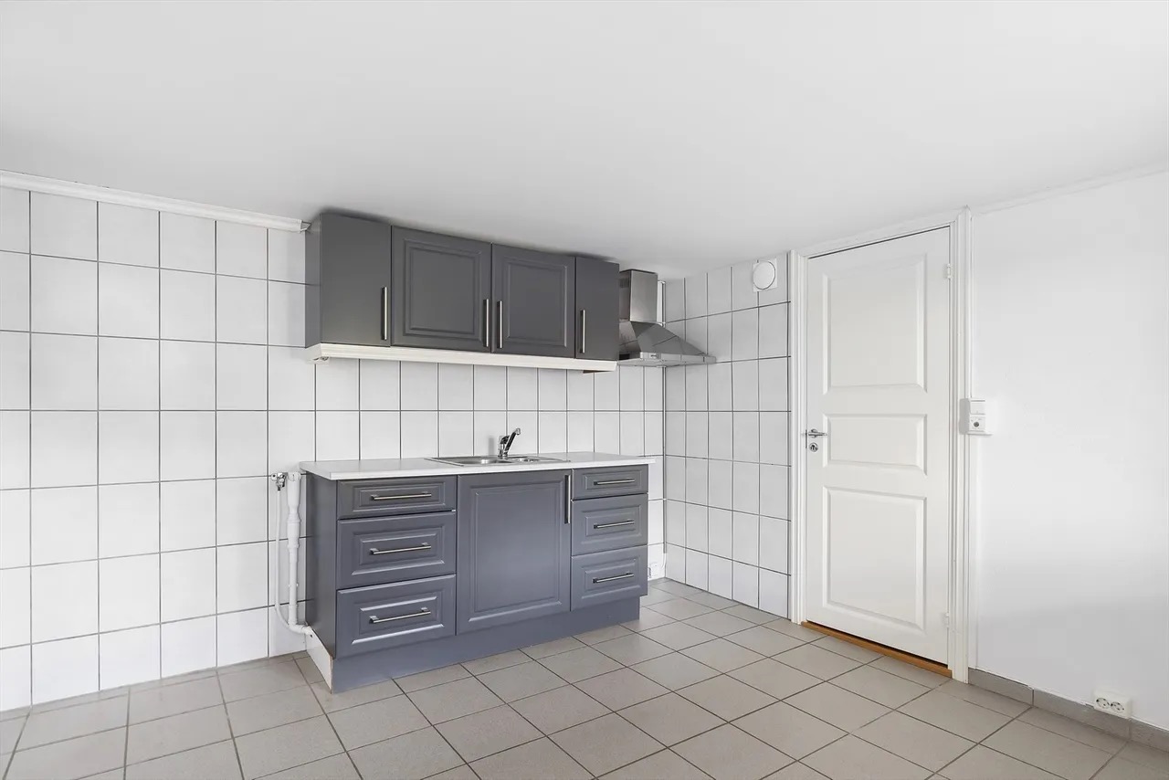 Kjøkken med opplegg for vaskemaskin