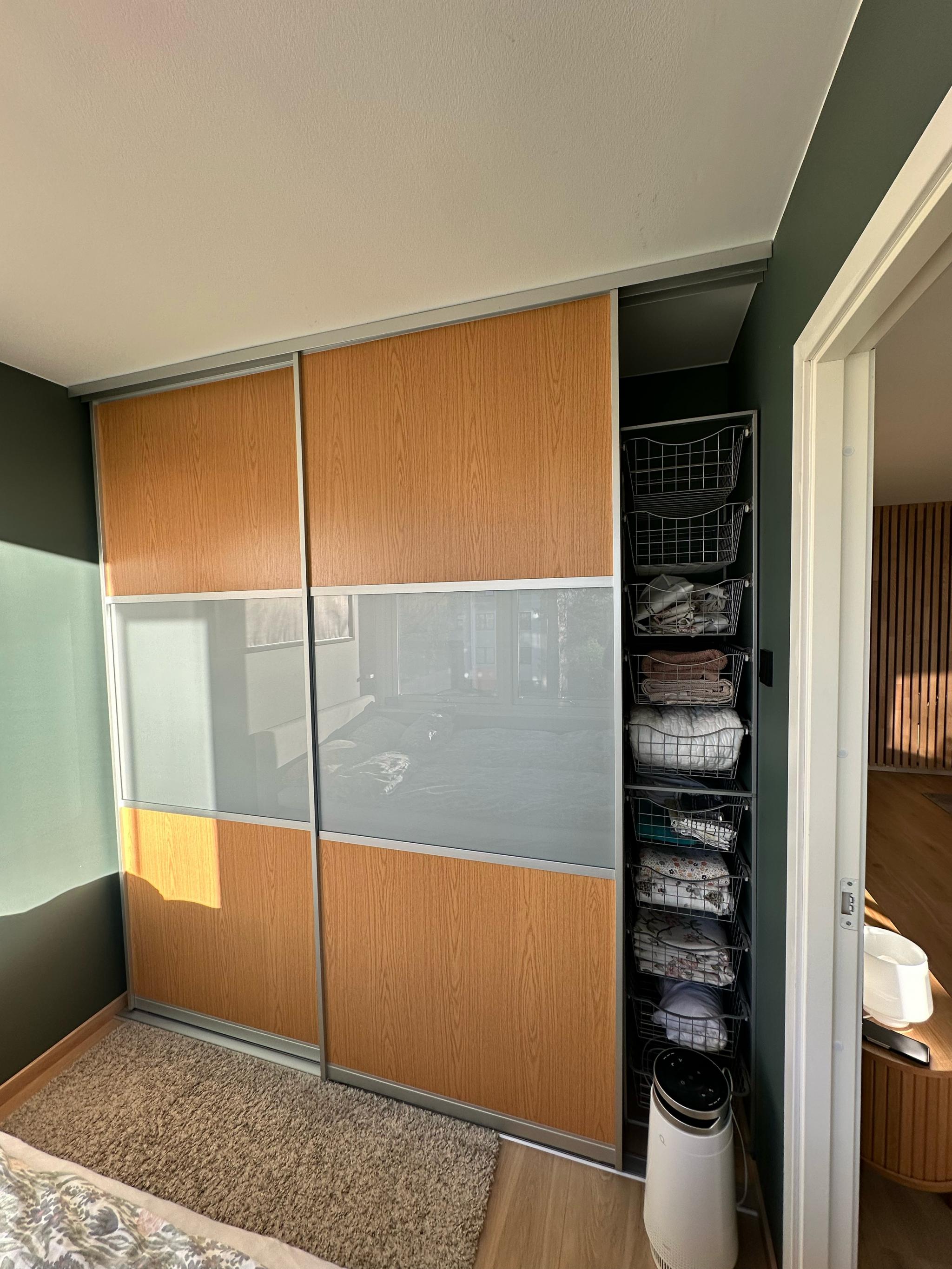 Stort garderobeskap på soverommet