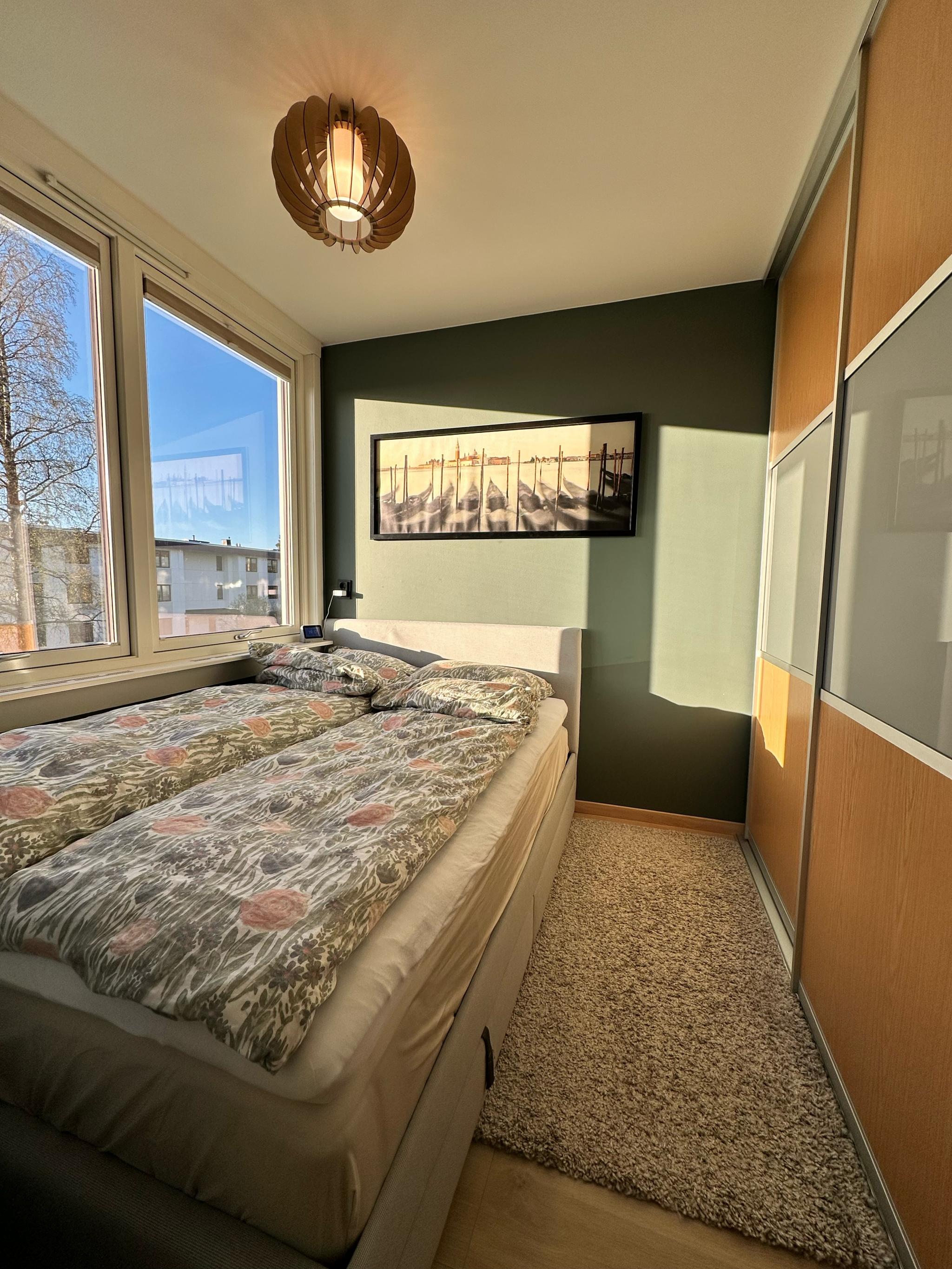 Fint soverom med dobbeltseng