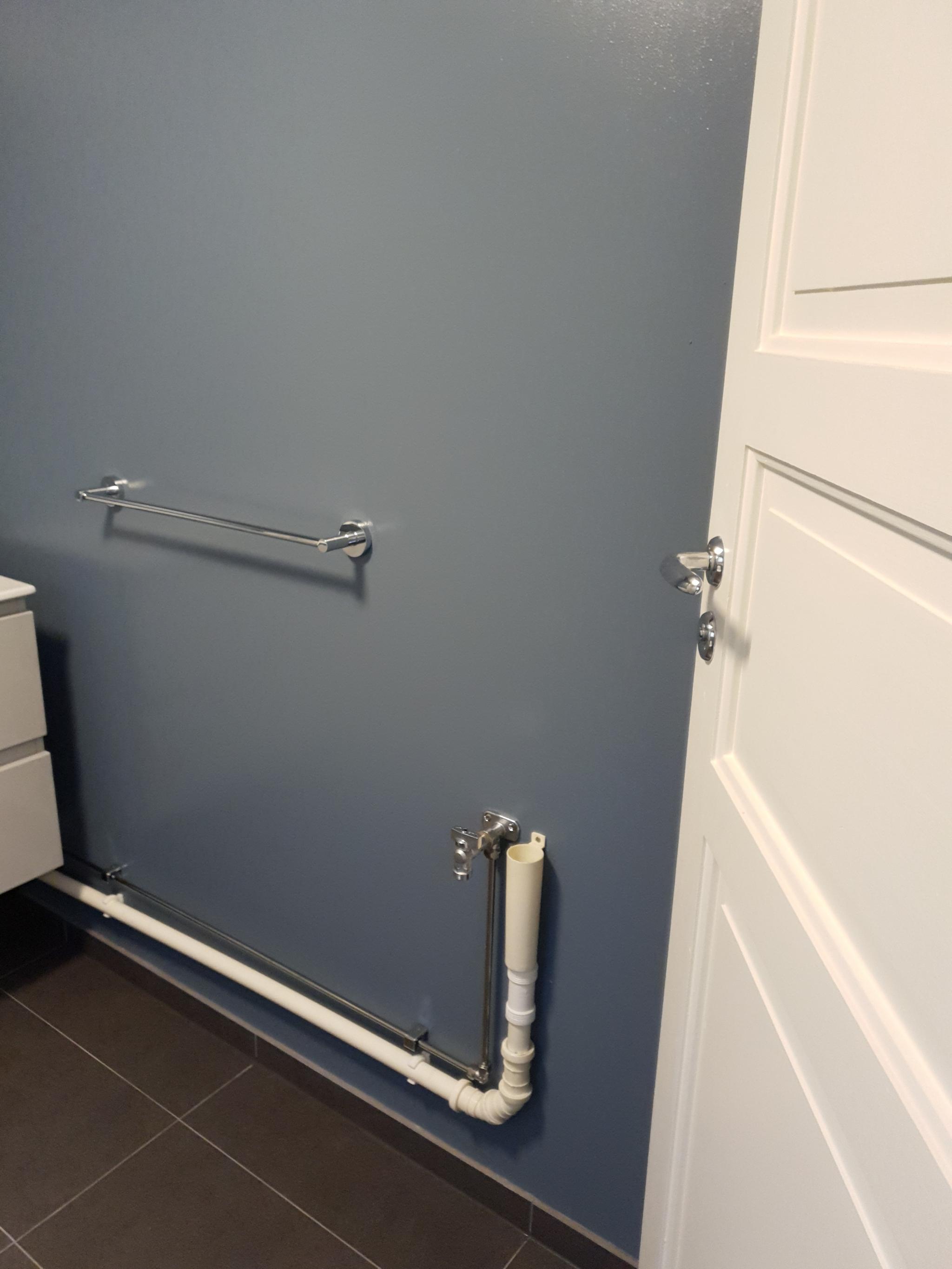 Håndkleholder og opplegg for vaskemaskin