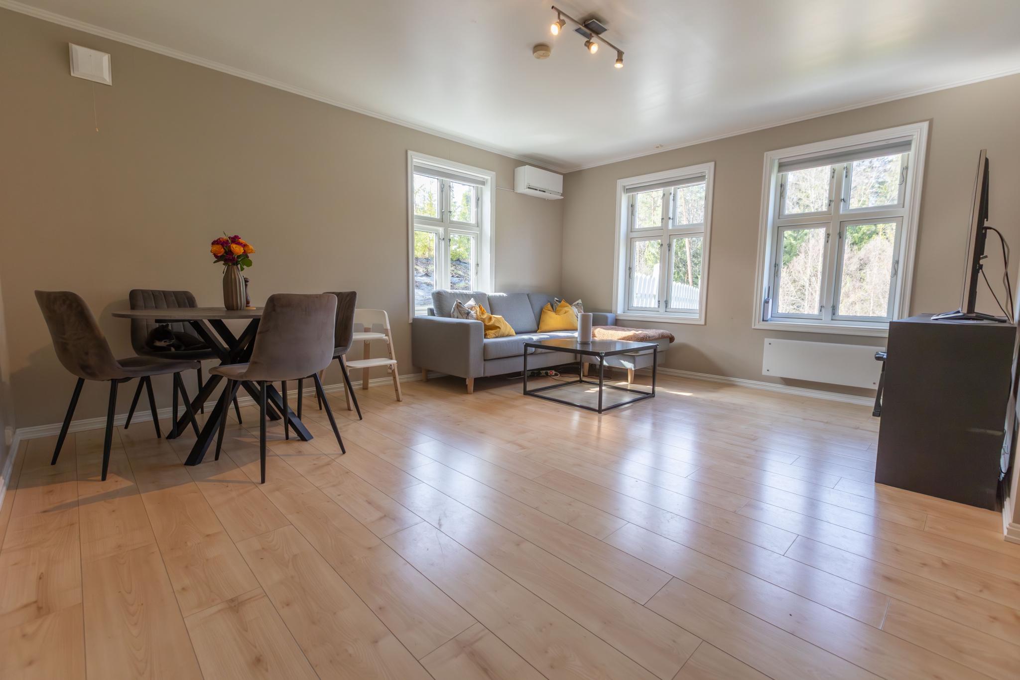 Stue med nåværende beboers møbler