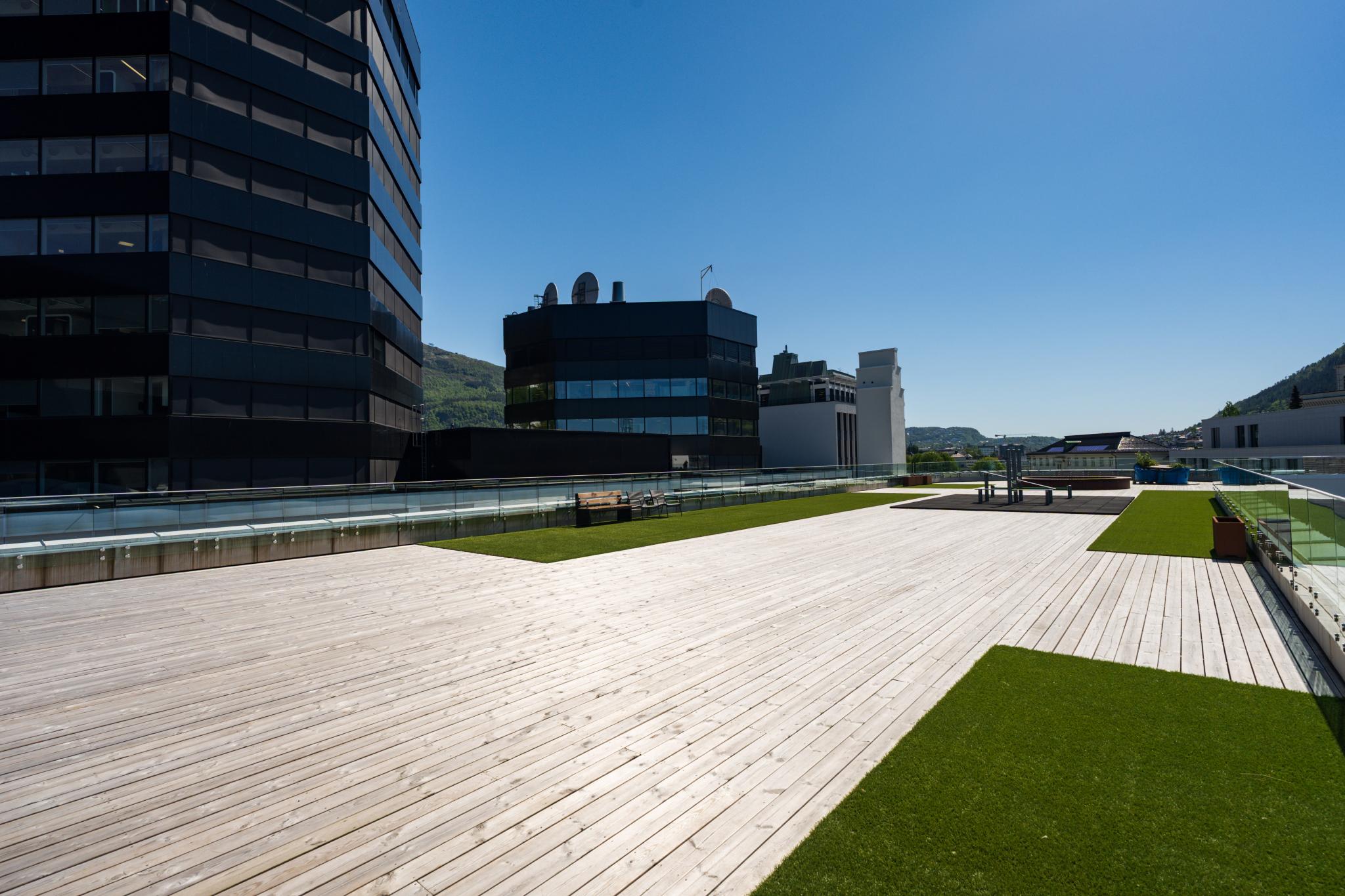 Stor solrik takterrasse