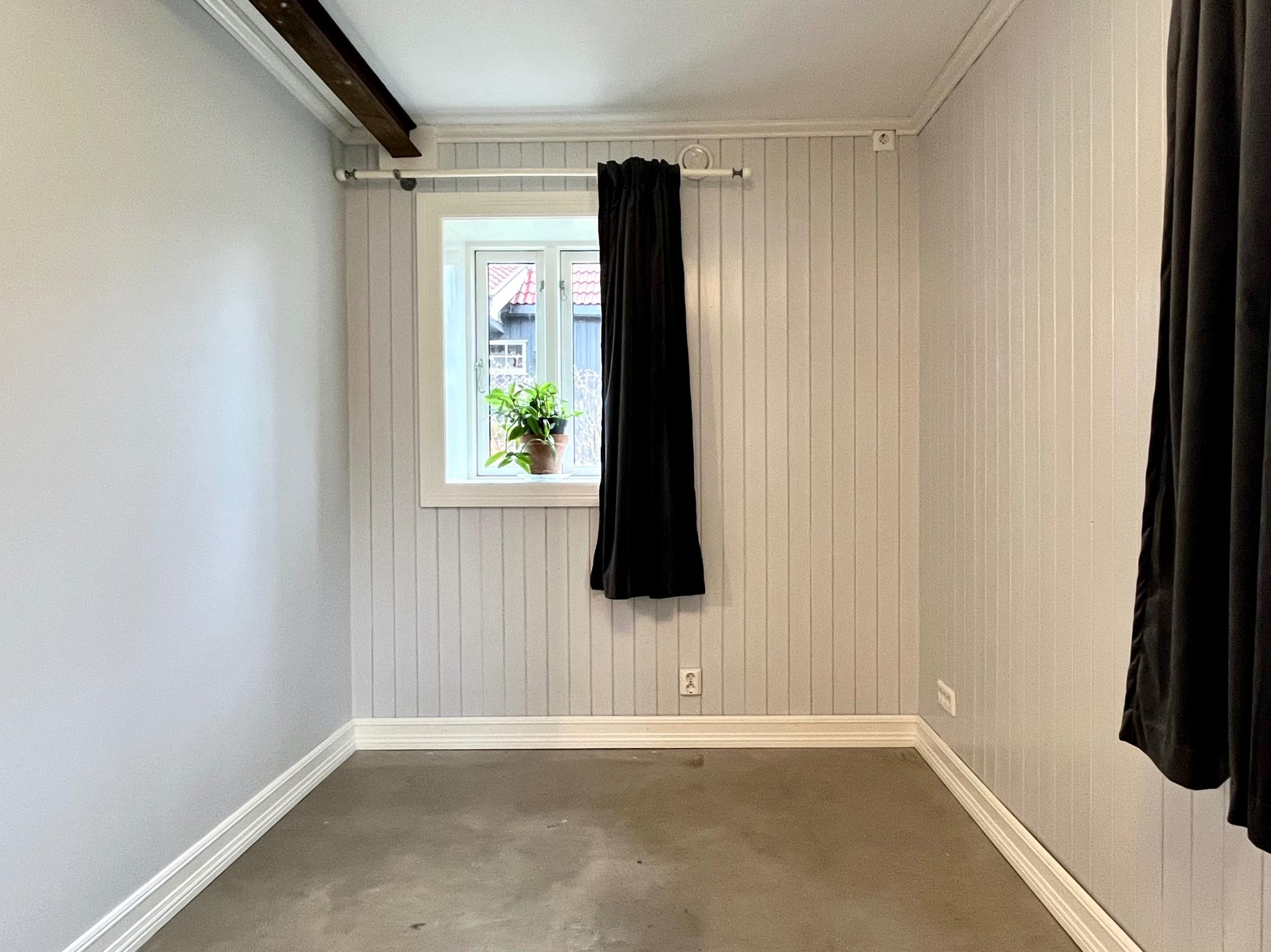 Mulighet for eget rom bak forheng.