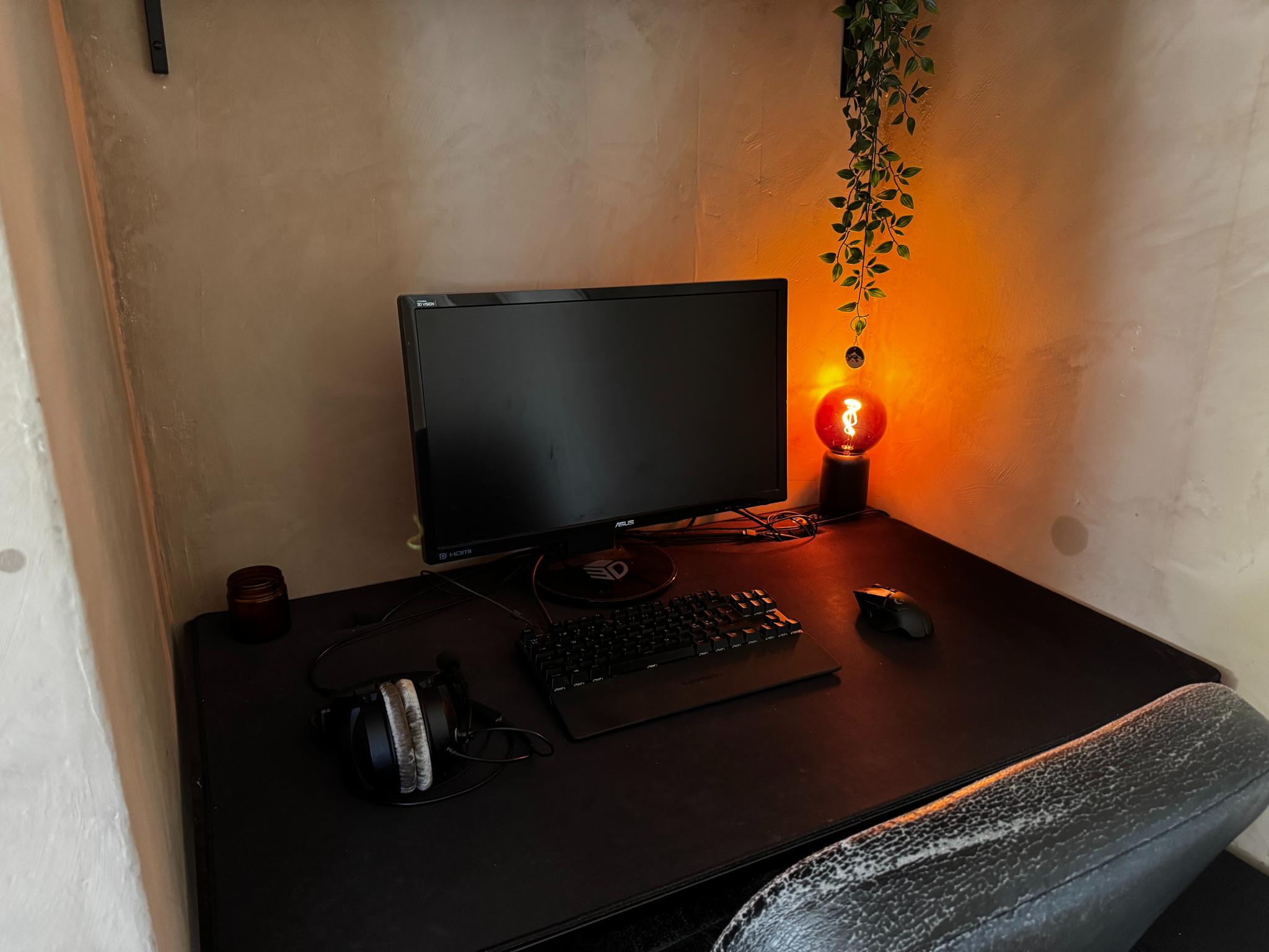Gamingstolen skal byttes ut med en ny stol. 