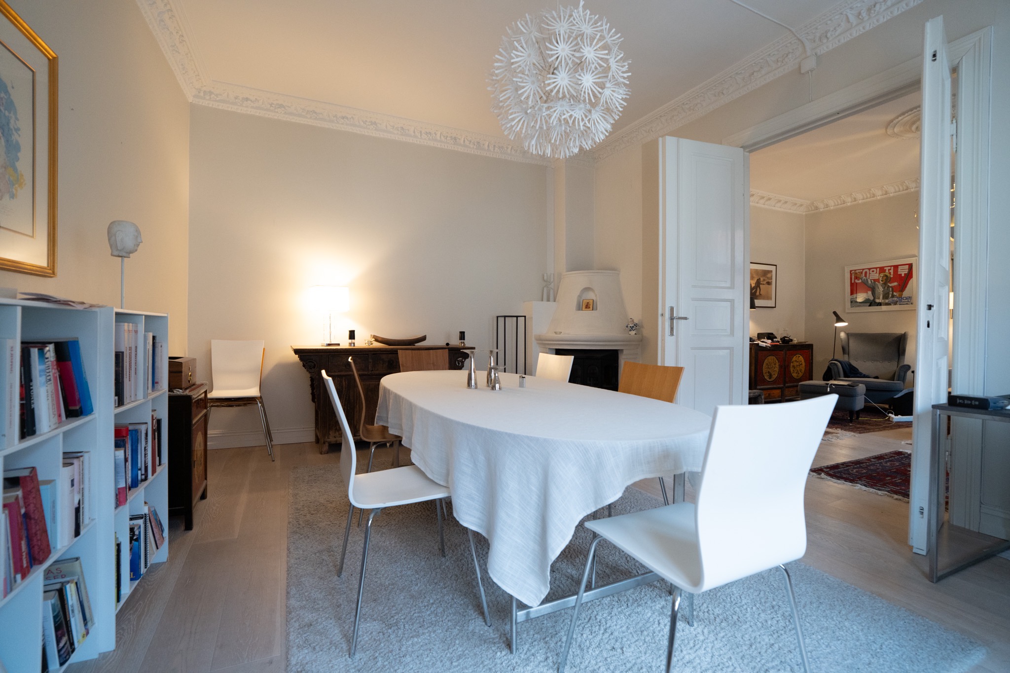 Spisestue med egen peis, eventuelt soverom 3. Ca 20 kvm.