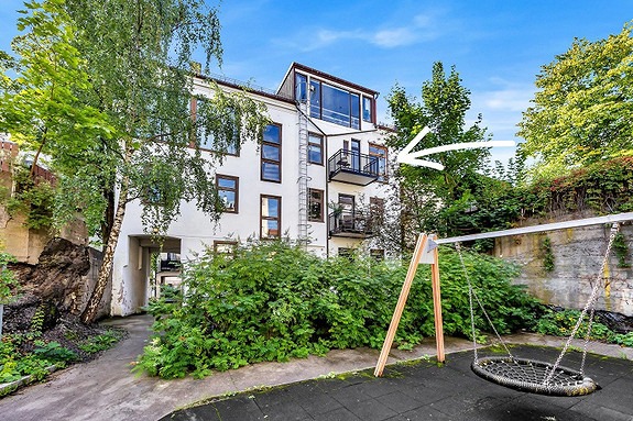 Beliggende i rolig bakgård