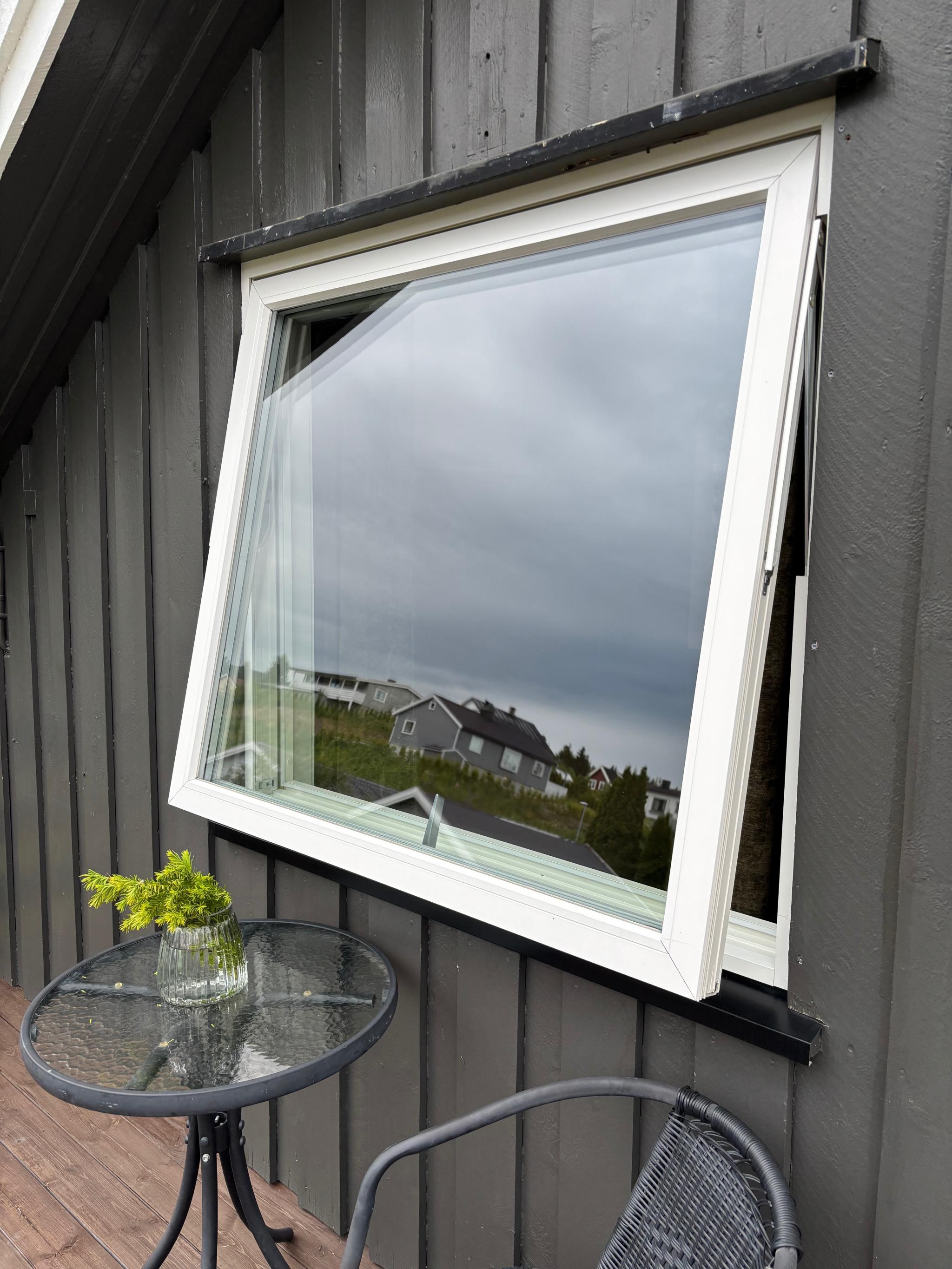 Uteplassen/terrassen 2 etg.