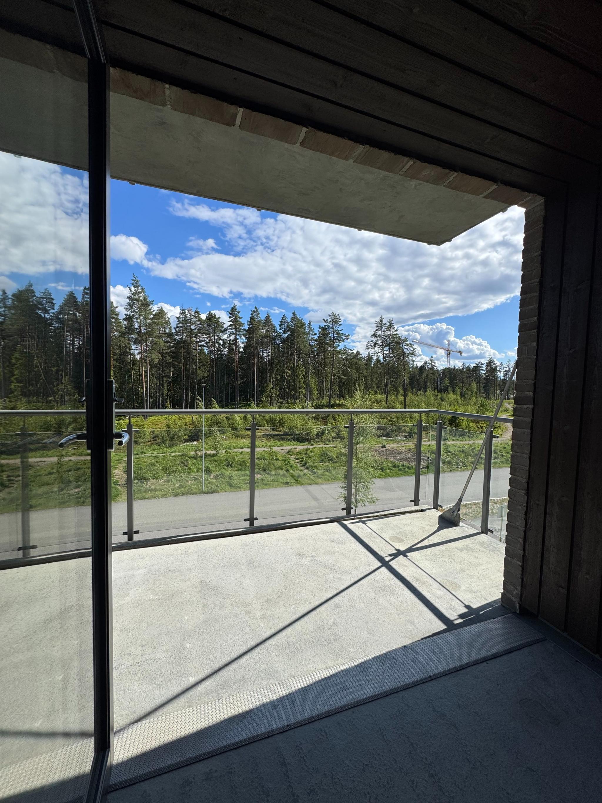 Bli med ut på balkongen!