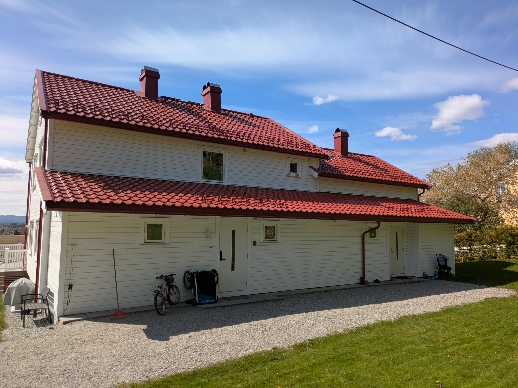 Utleiedel har inngangen til høyre.