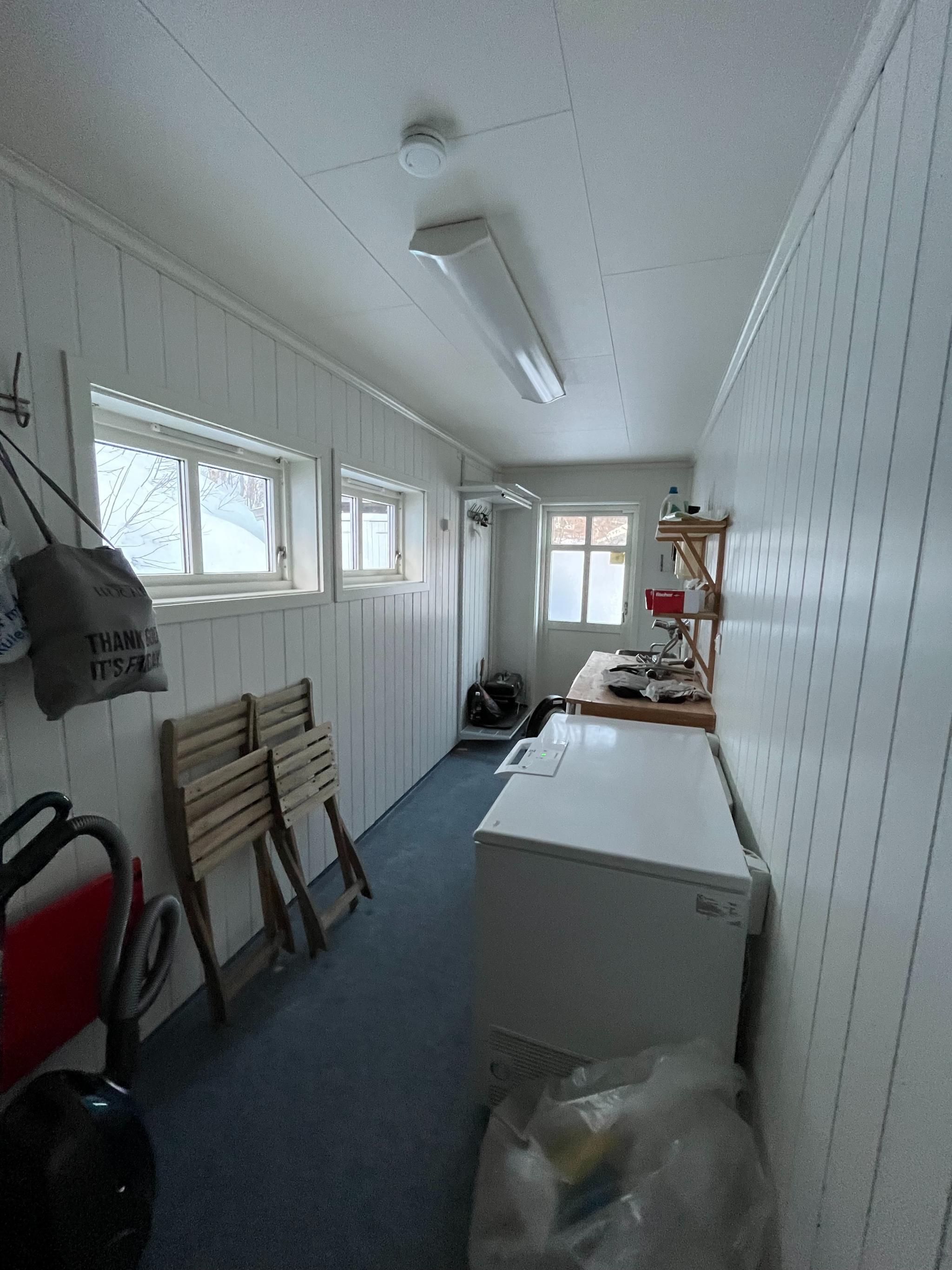 Våtrom med fryser og egen inngang