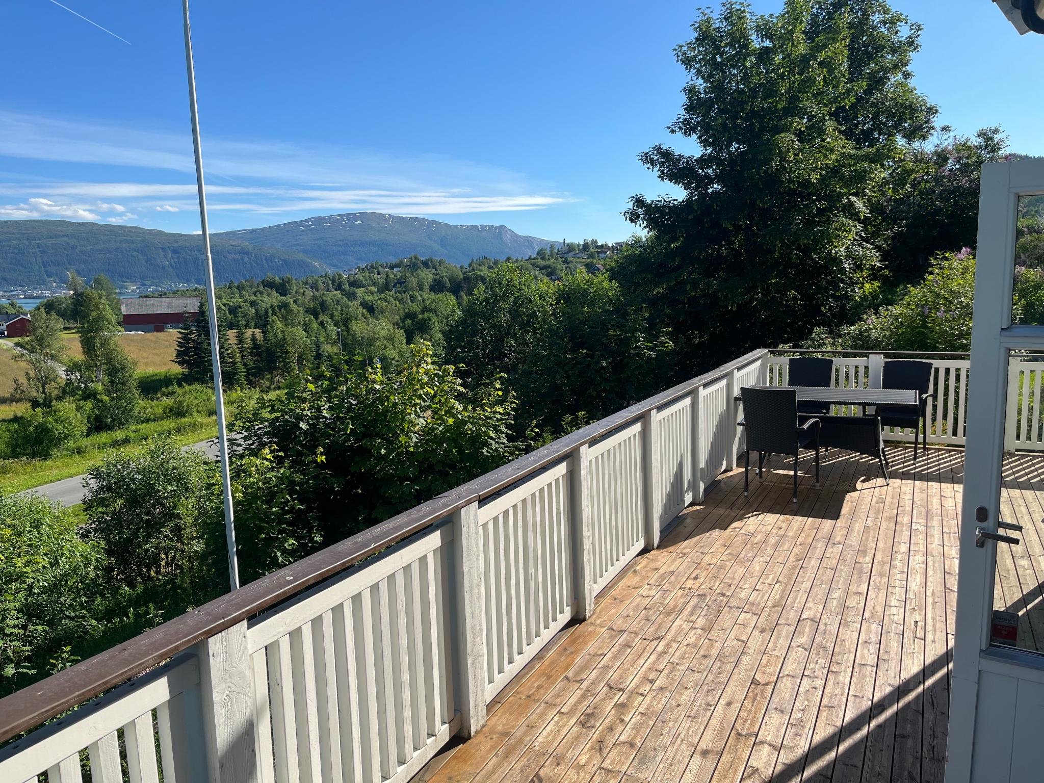 Stor solvendt terasse