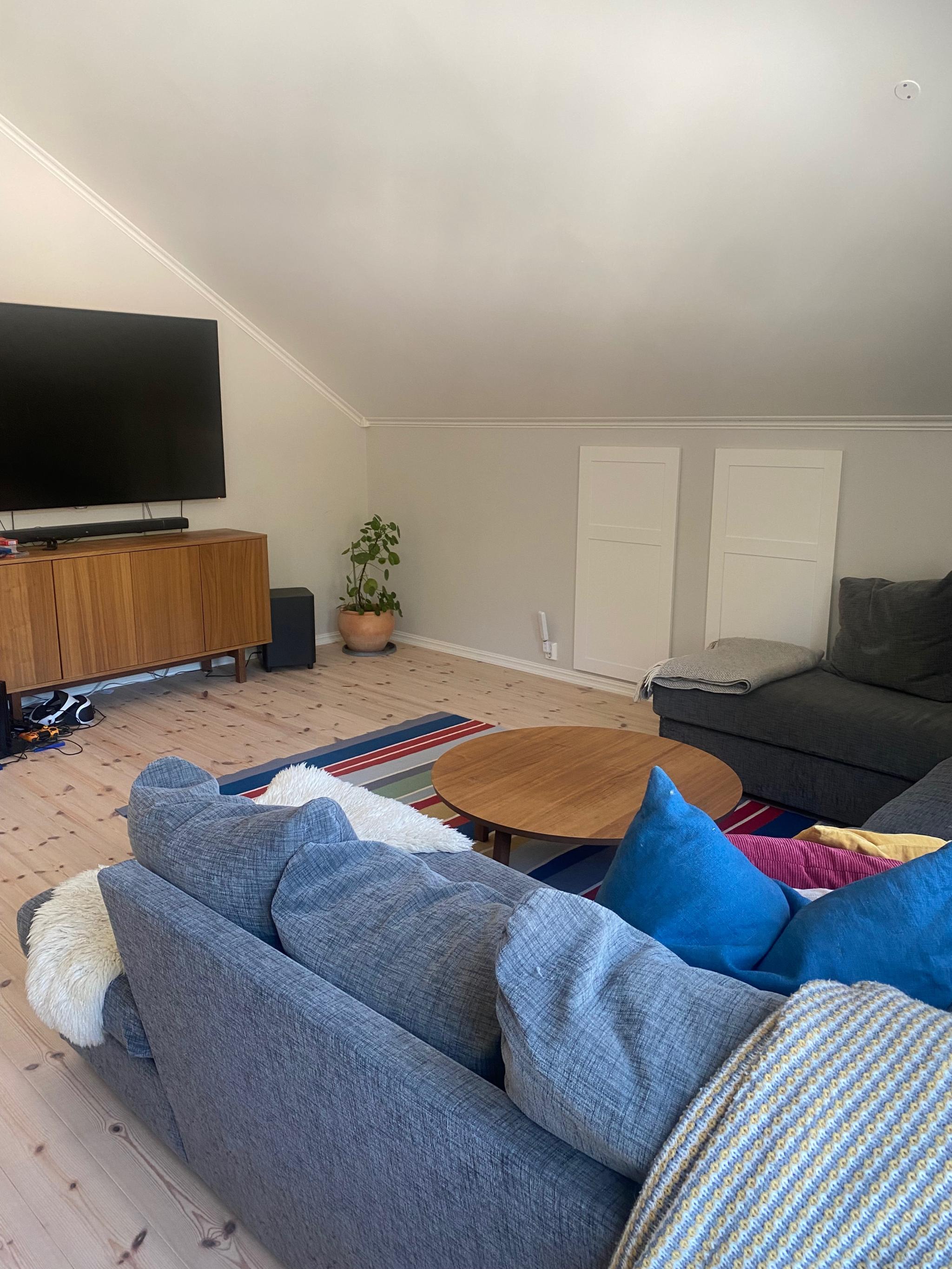 Boder i tilknytning til TV-stue.