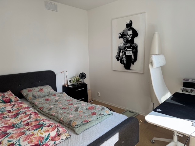 Soverom med plass til skap