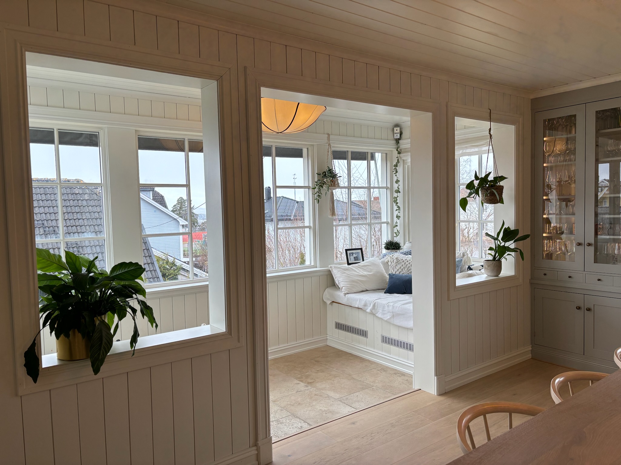 Winter garden with daybed