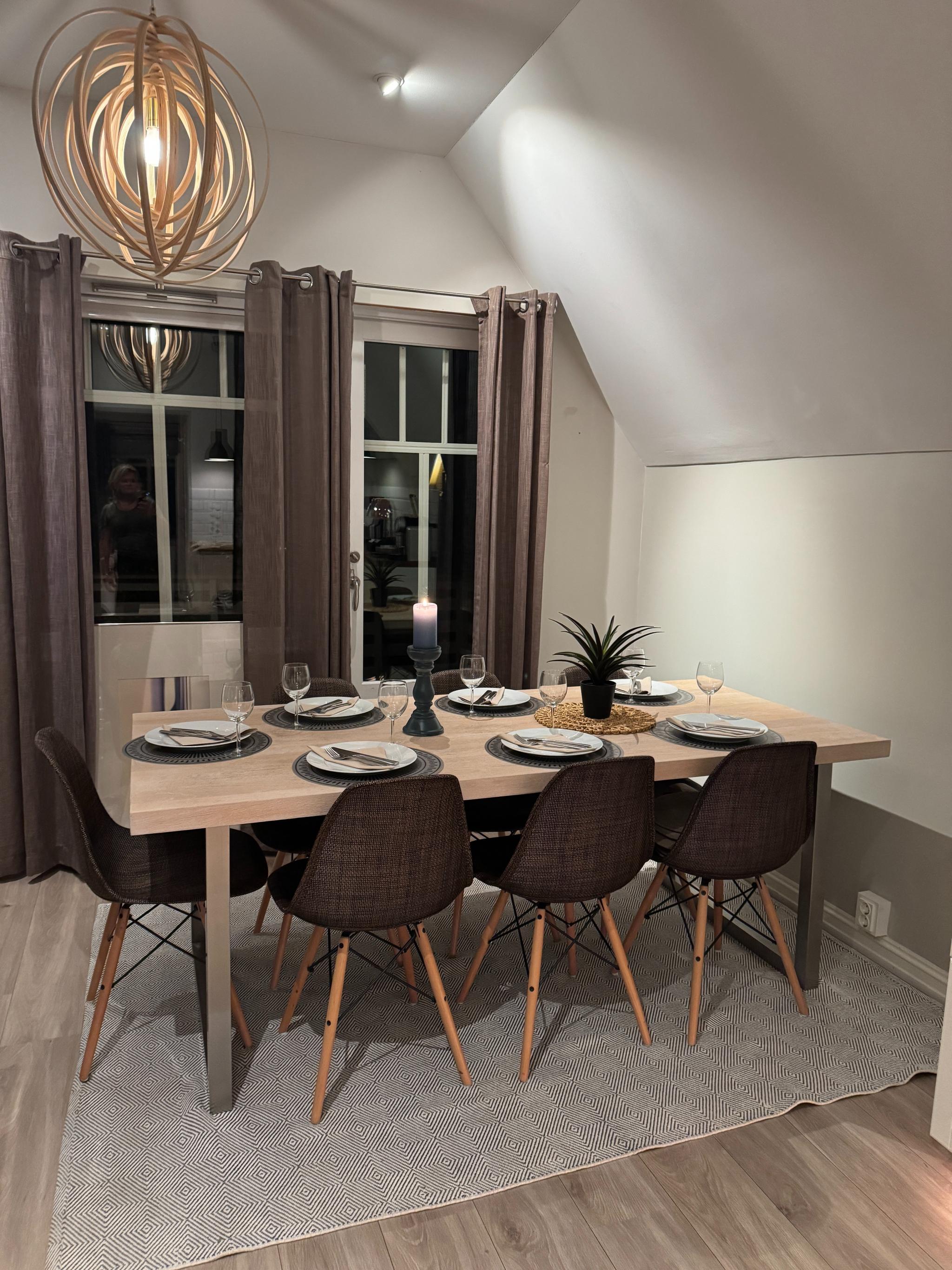 Spiseplass med plass til gjester