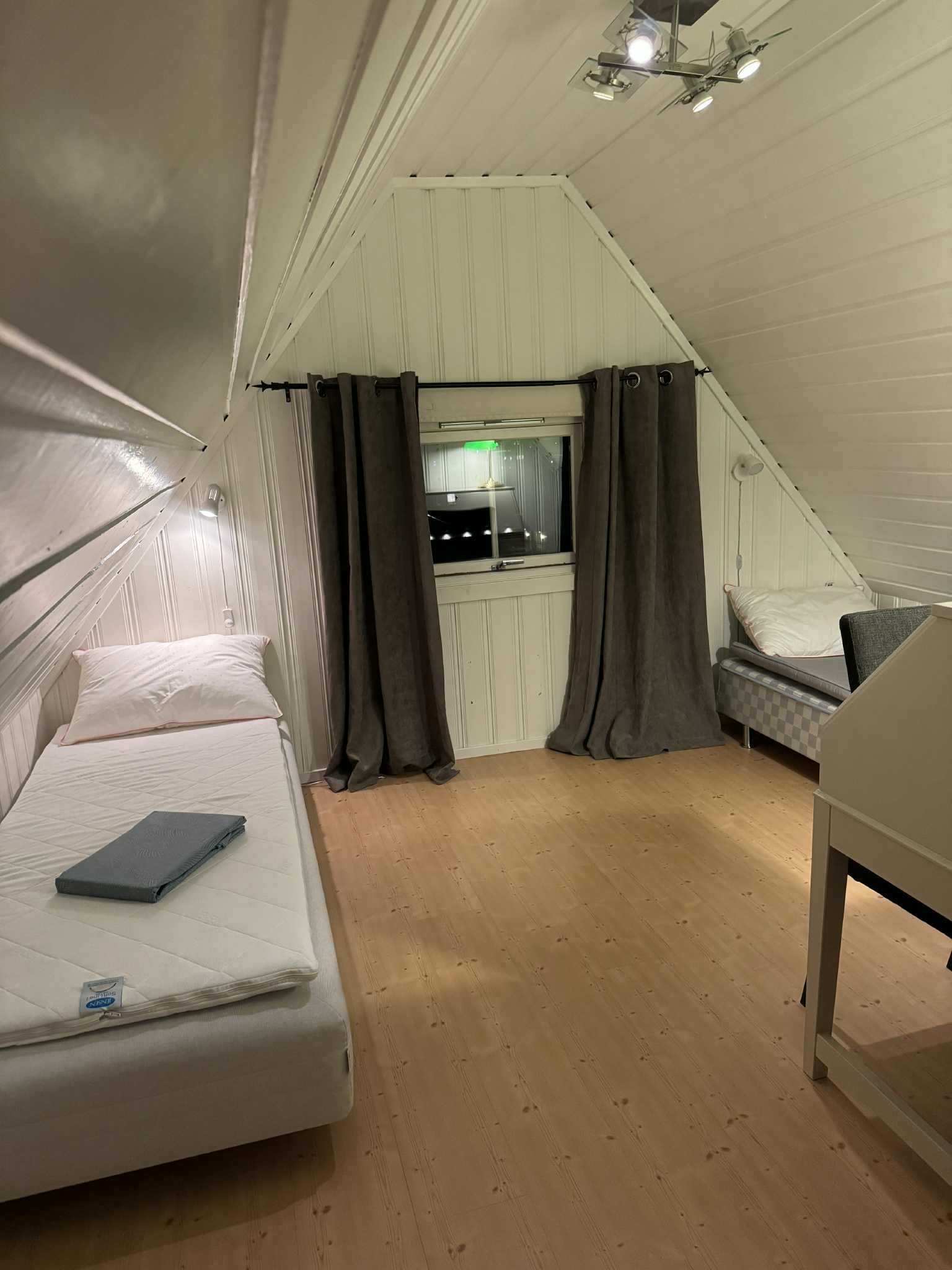 Soverom/kontor/garderobe loft