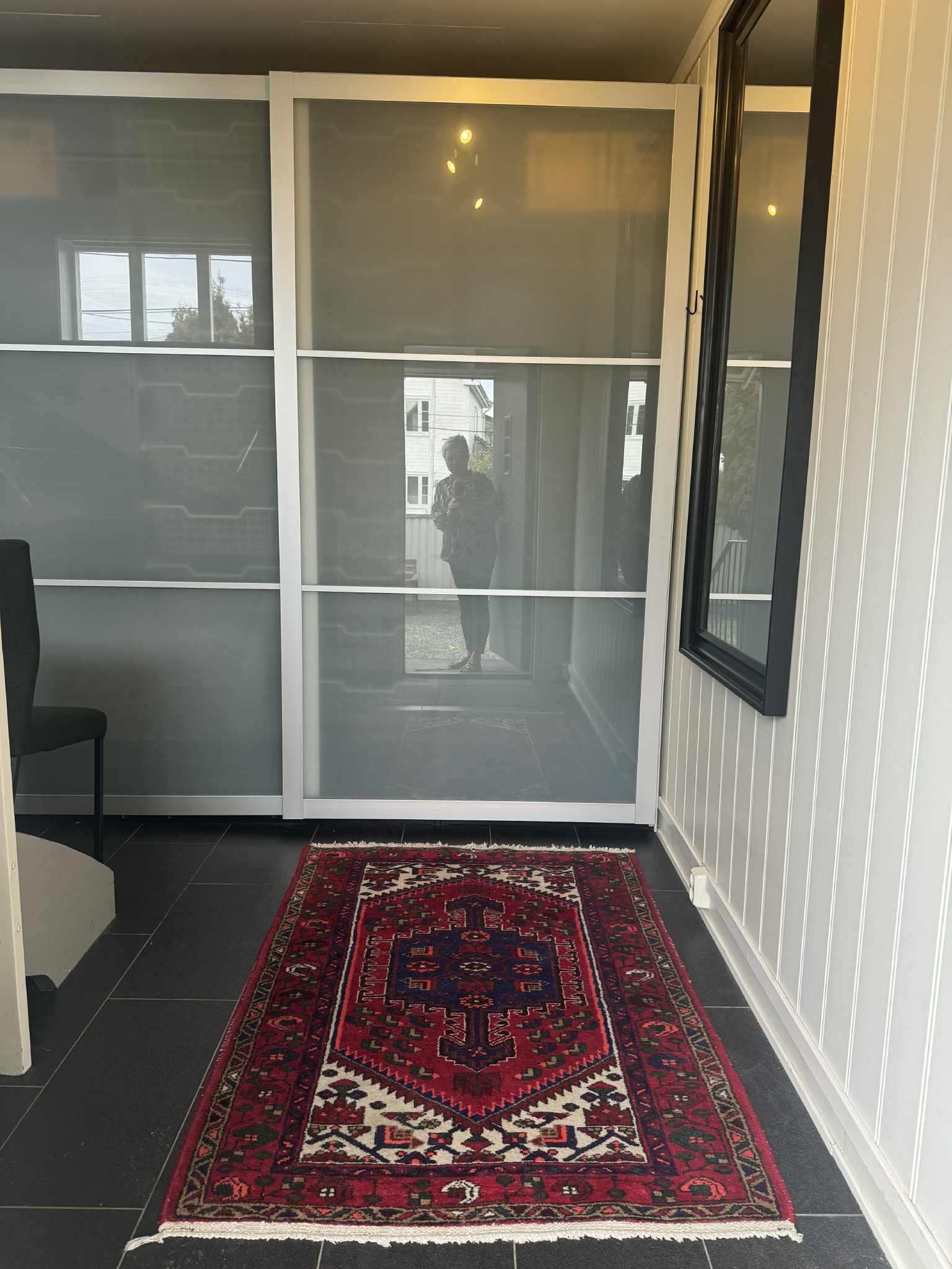 Entré med garderobeskap