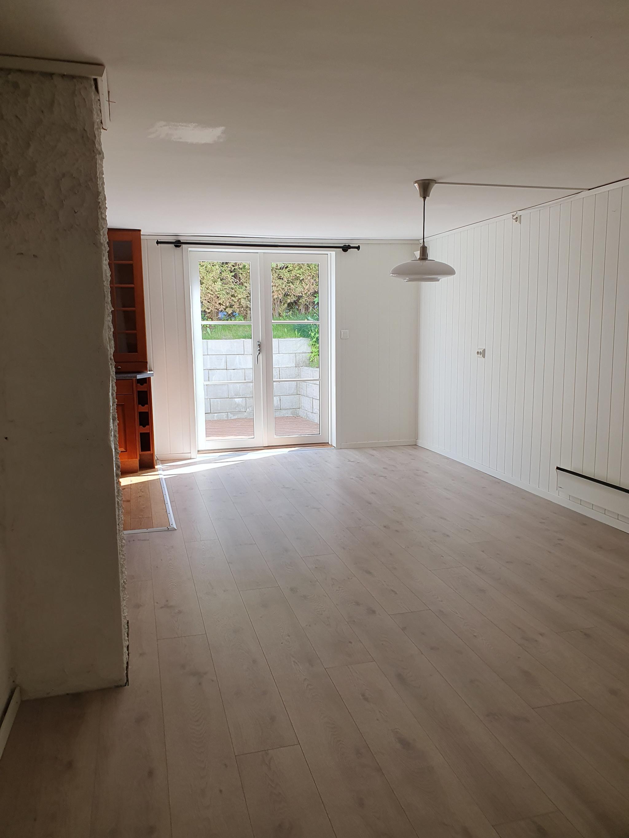 Stue, med utgang til skjermet uteplass