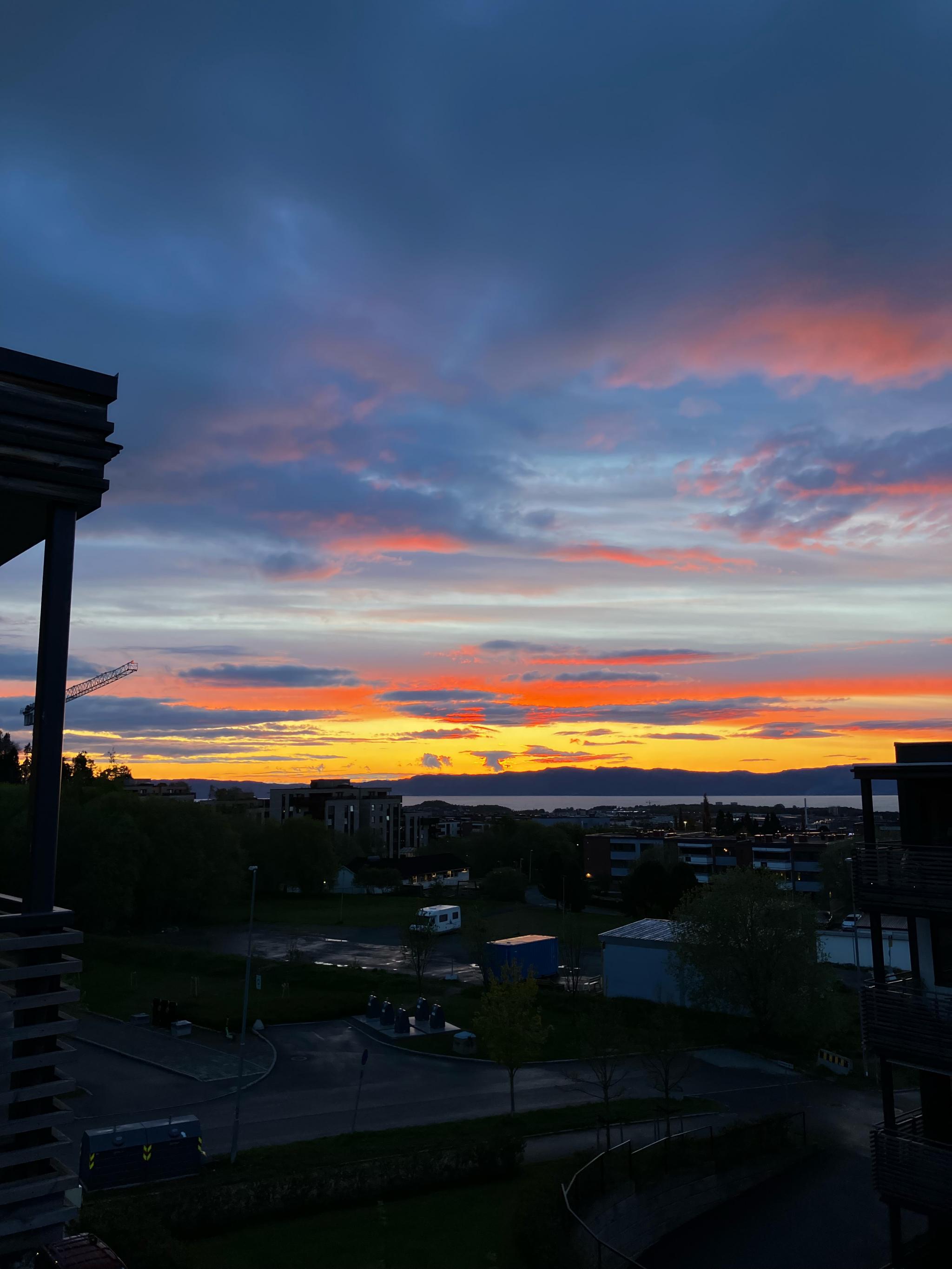 Her kan du nyte både solnedgang og oppgang på sommerstid