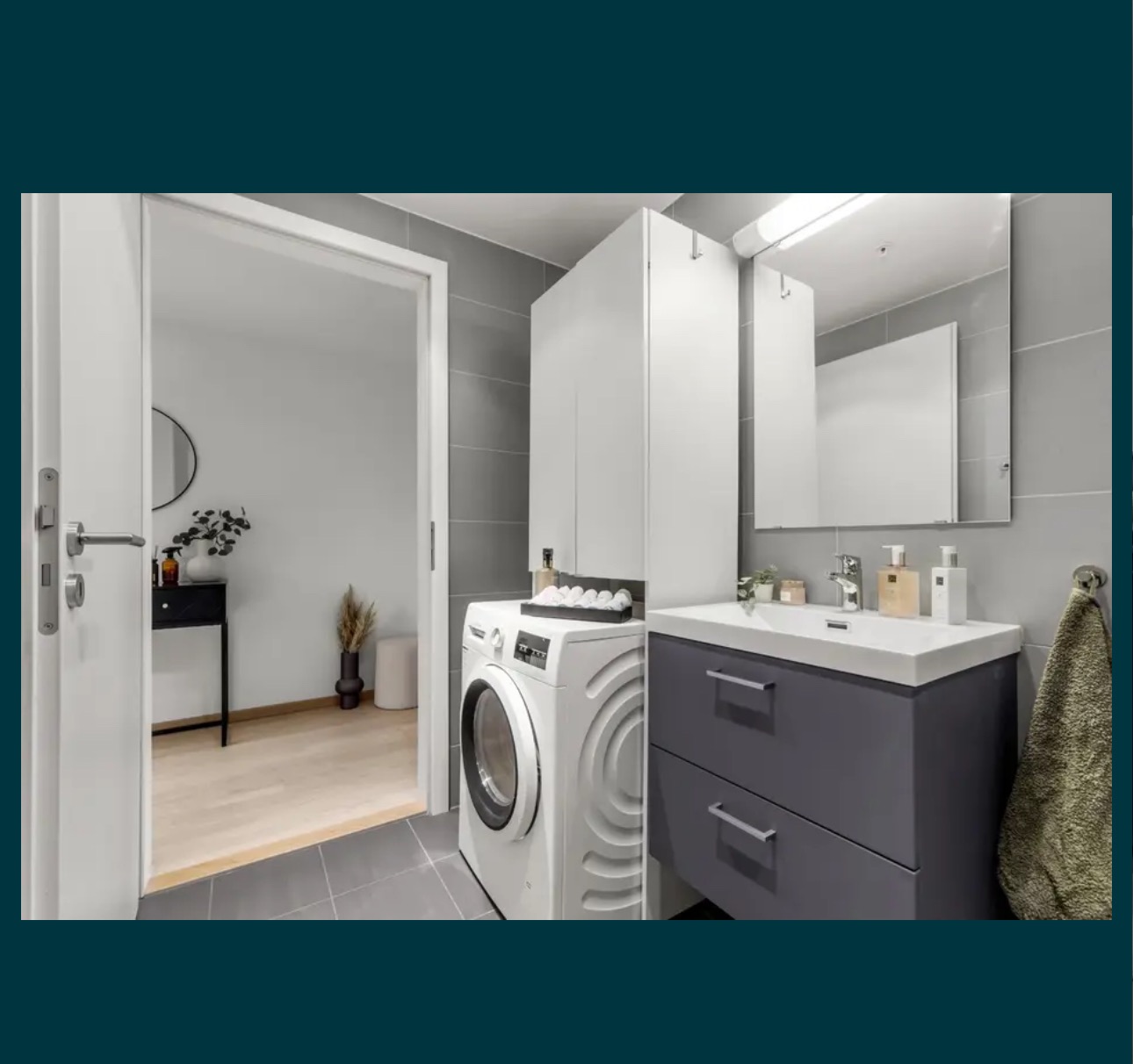  Romslig bad med opplegg for vaskemaskin