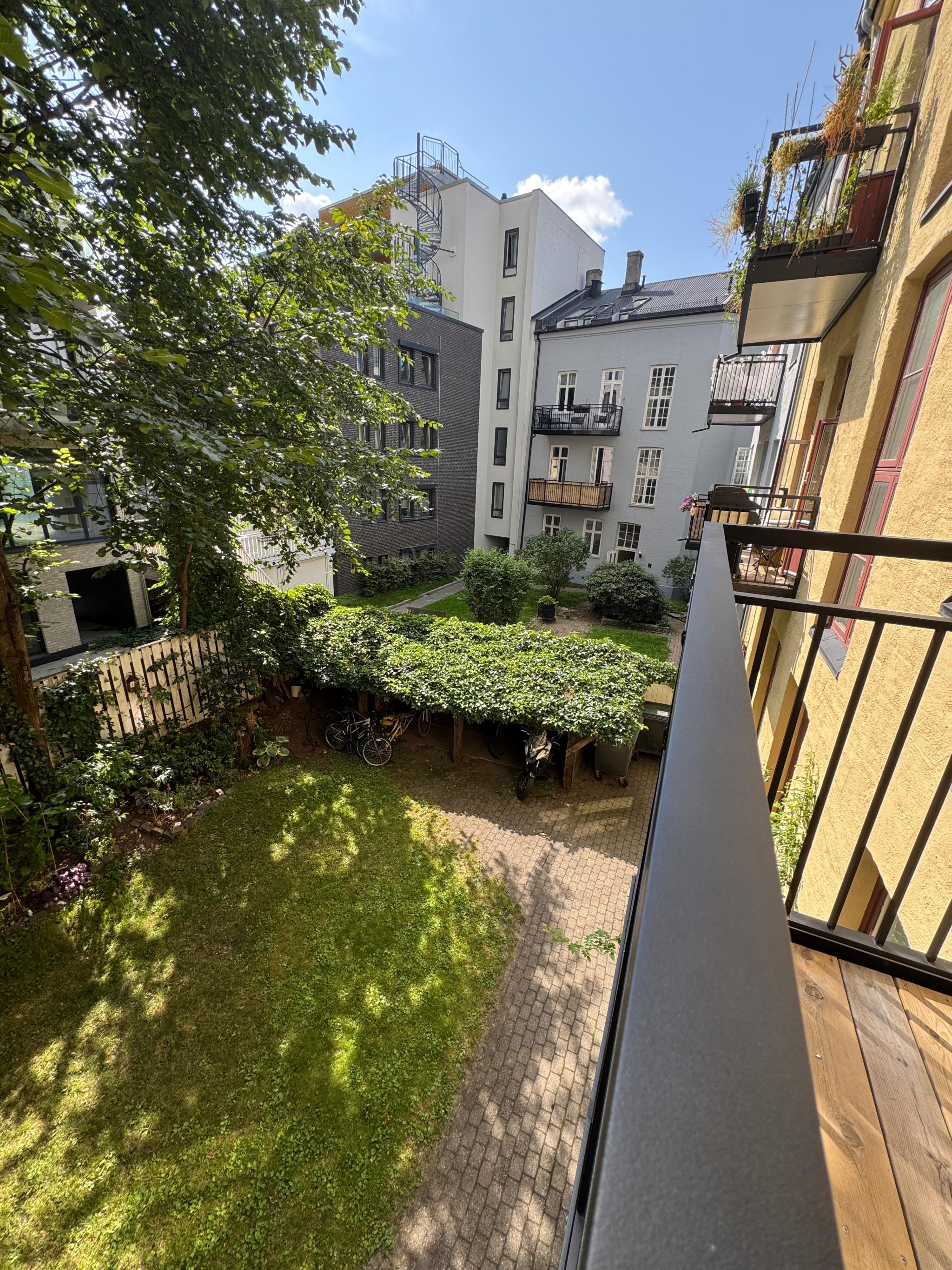 Bakgård fra balkong