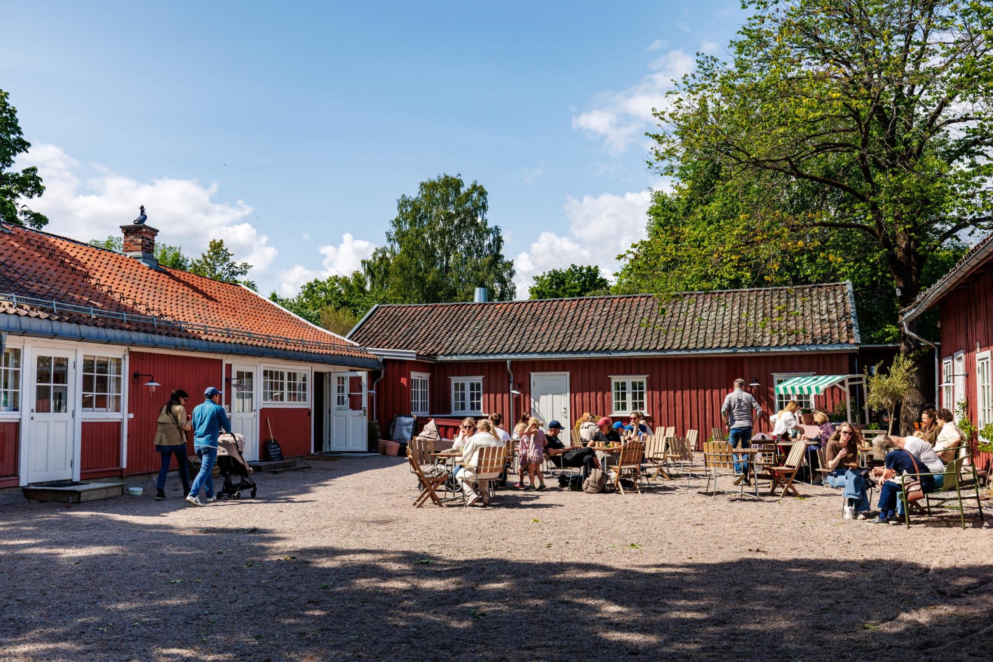 Fåbro gård er bare 10 minutter unna leiligheten. 