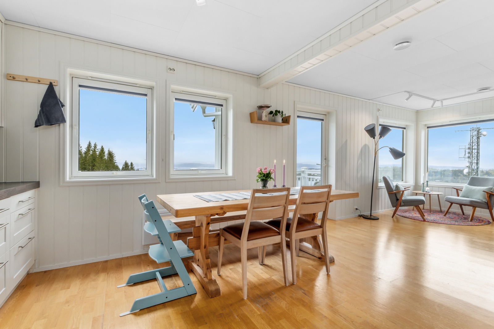 Spiseplass på kjøkken.