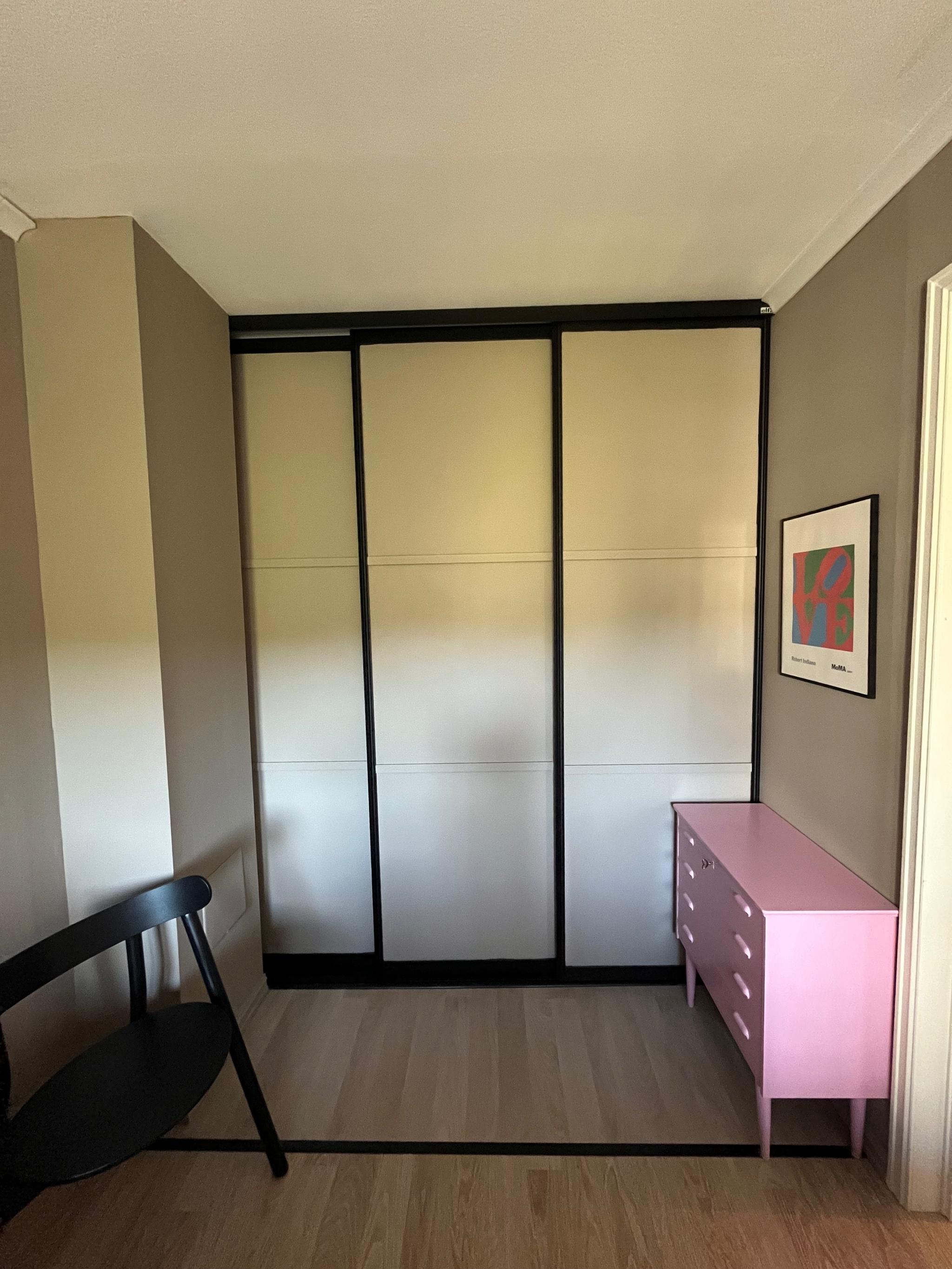 Garderobe på soverom. 