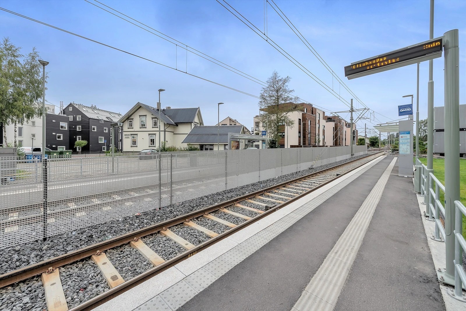 Holtet trikkestasjon, kun 150 meter fra leiligheten. 