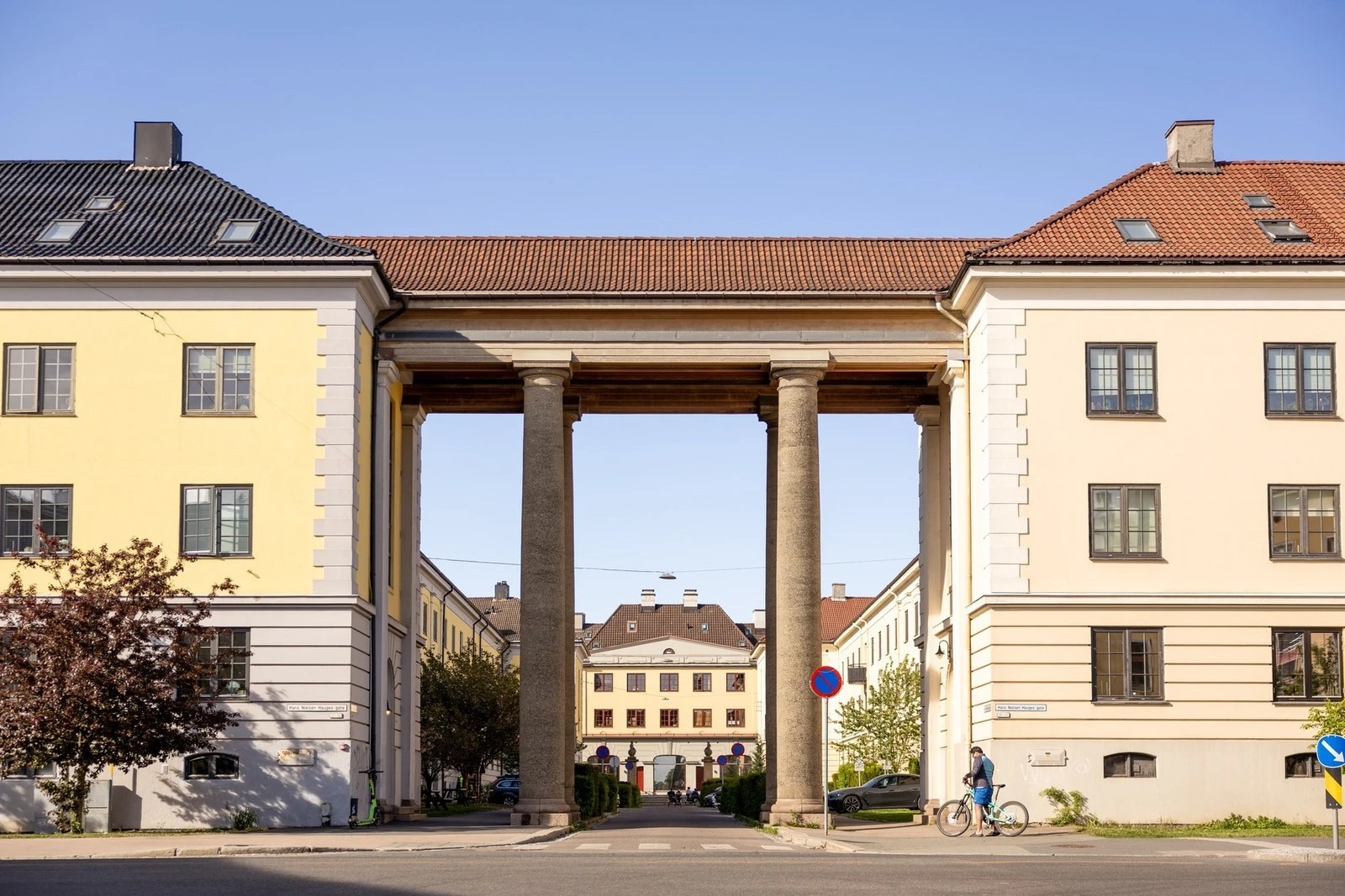 Inngangsparti til Søylegården