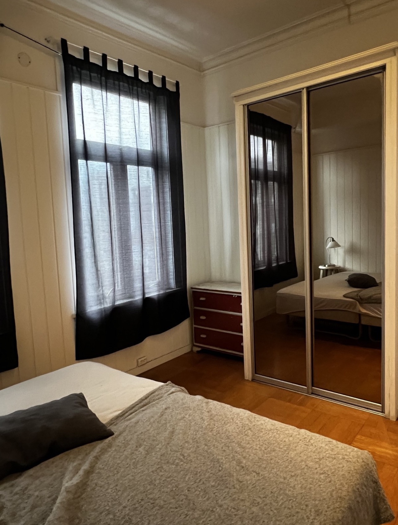 Romslig skap på soverom 2 