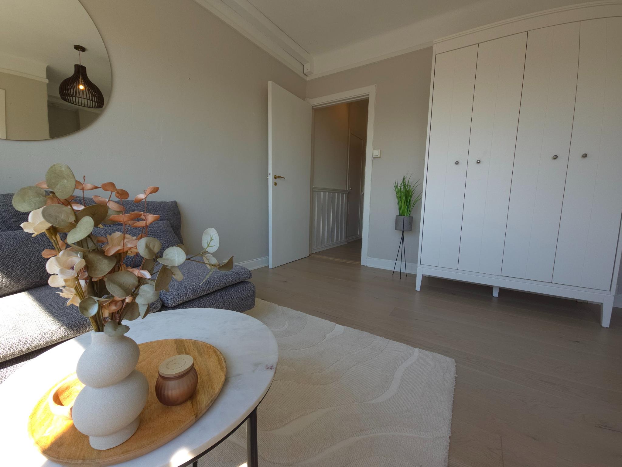 Garderobeskap til oppbevaring