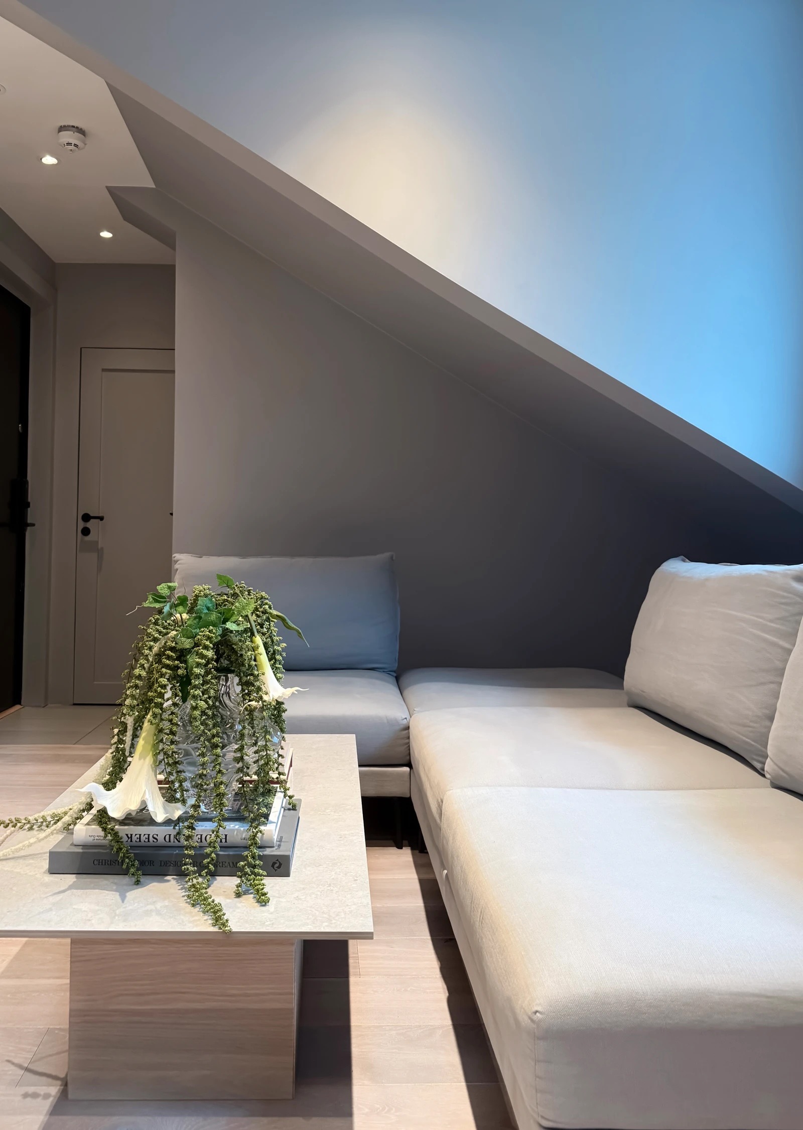 Modulsofa fra Sits man enkelt kan sette opp slik man ønsker (2 enkelt moduler, 1 dobbelmodul og 3 ryggmoduler).