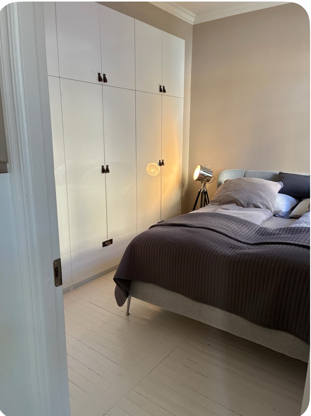 Soverom med garderobe 