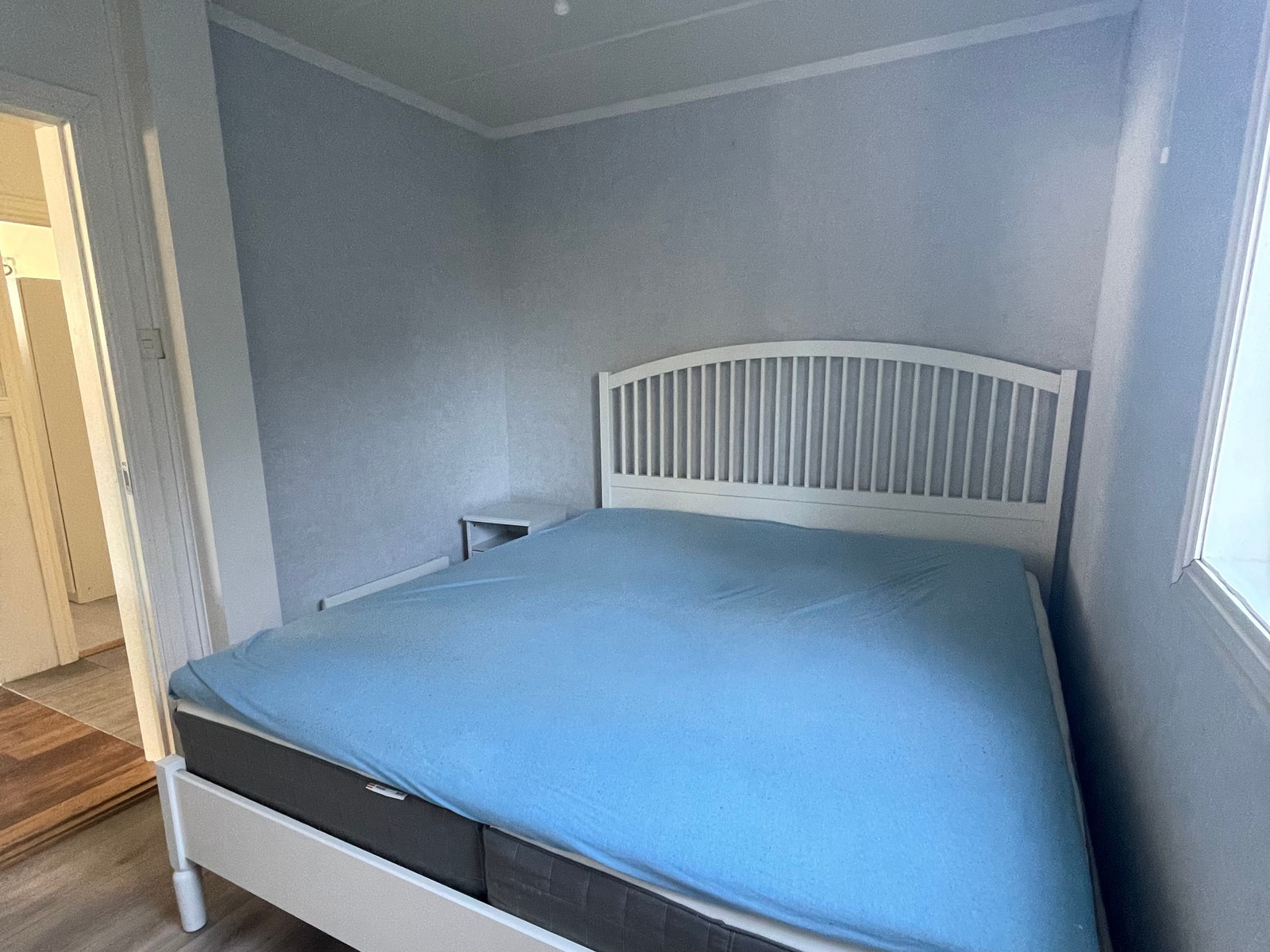 Soverom med stor seng (som er inkludert)