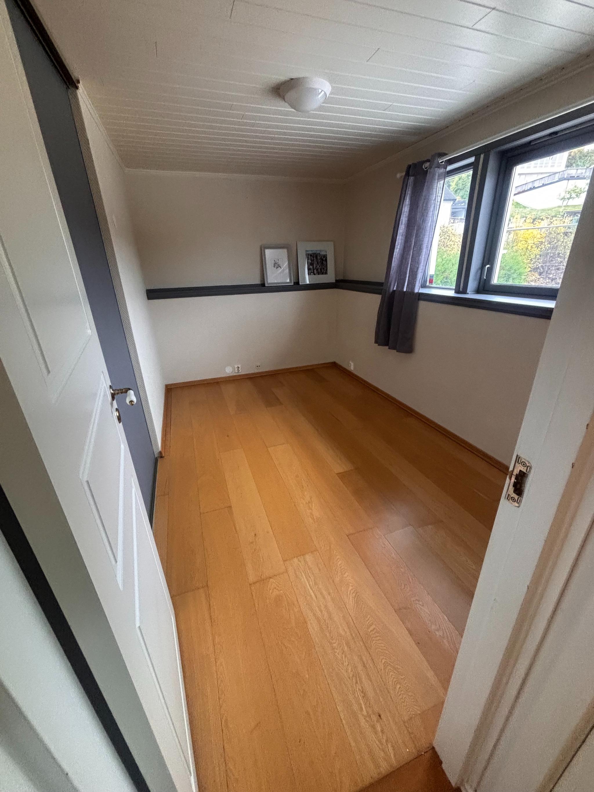 Soverom m/garderobe