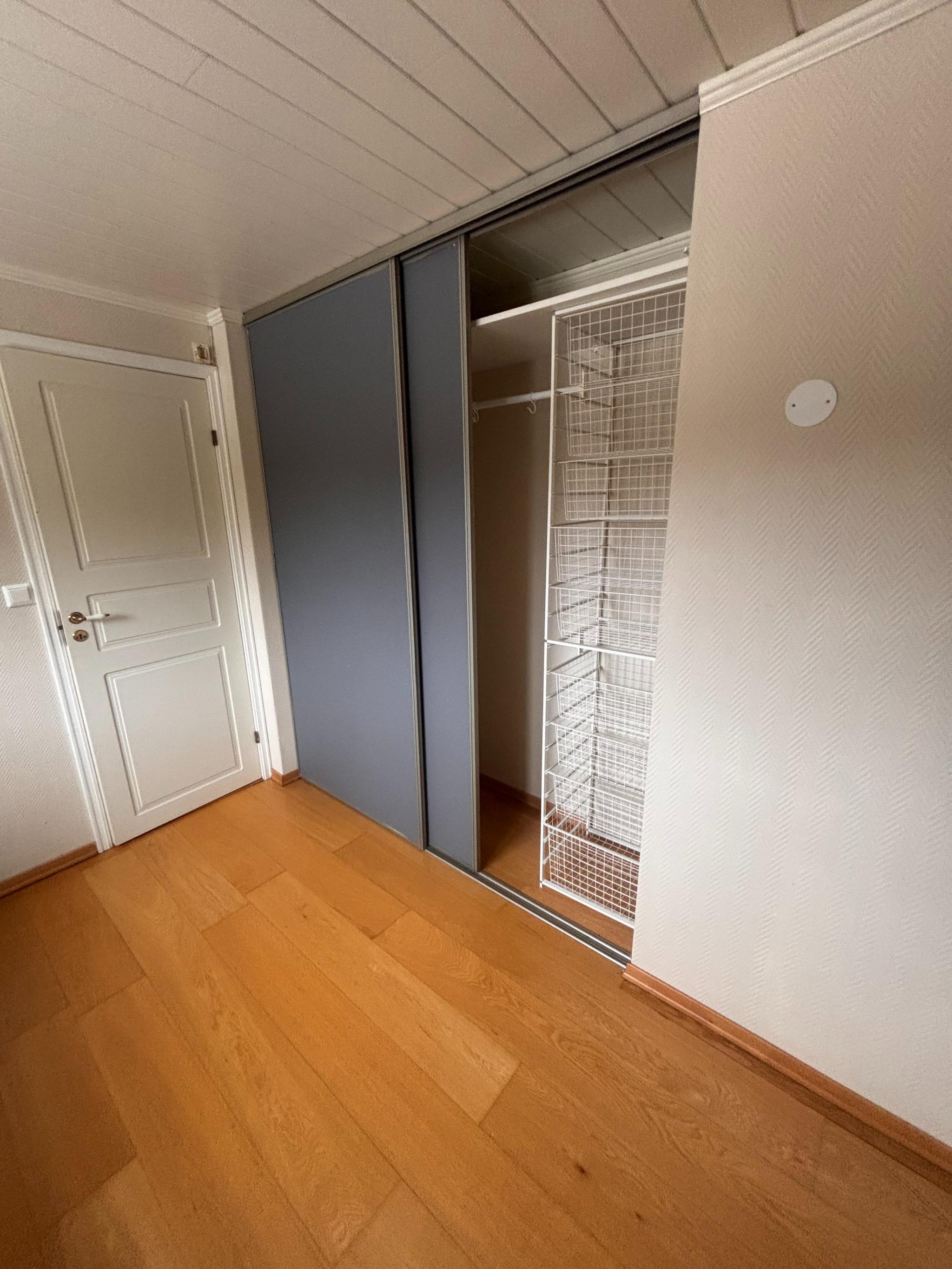Soverom m/garderobe