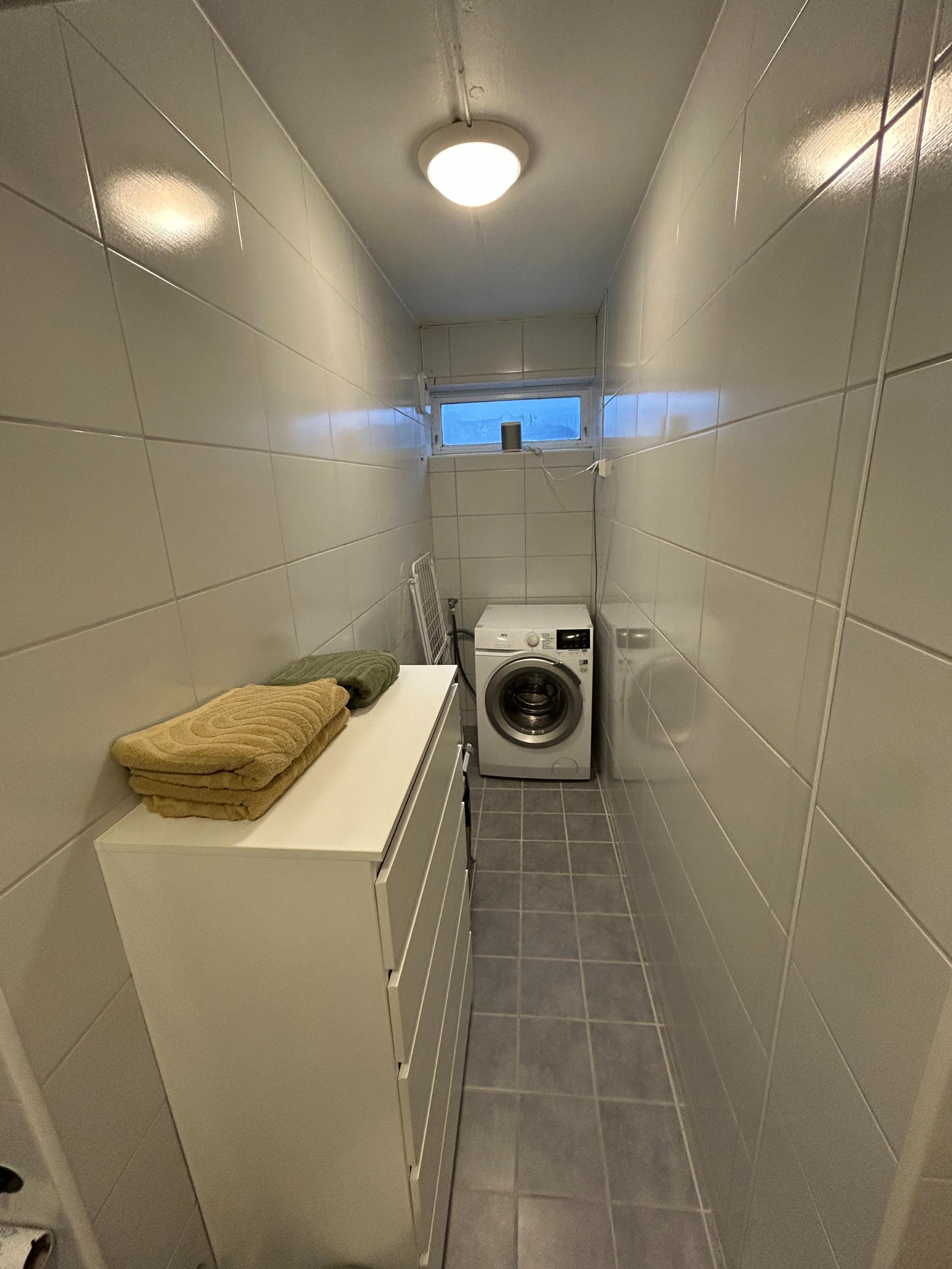 Bad med god plass til vaskemaskin