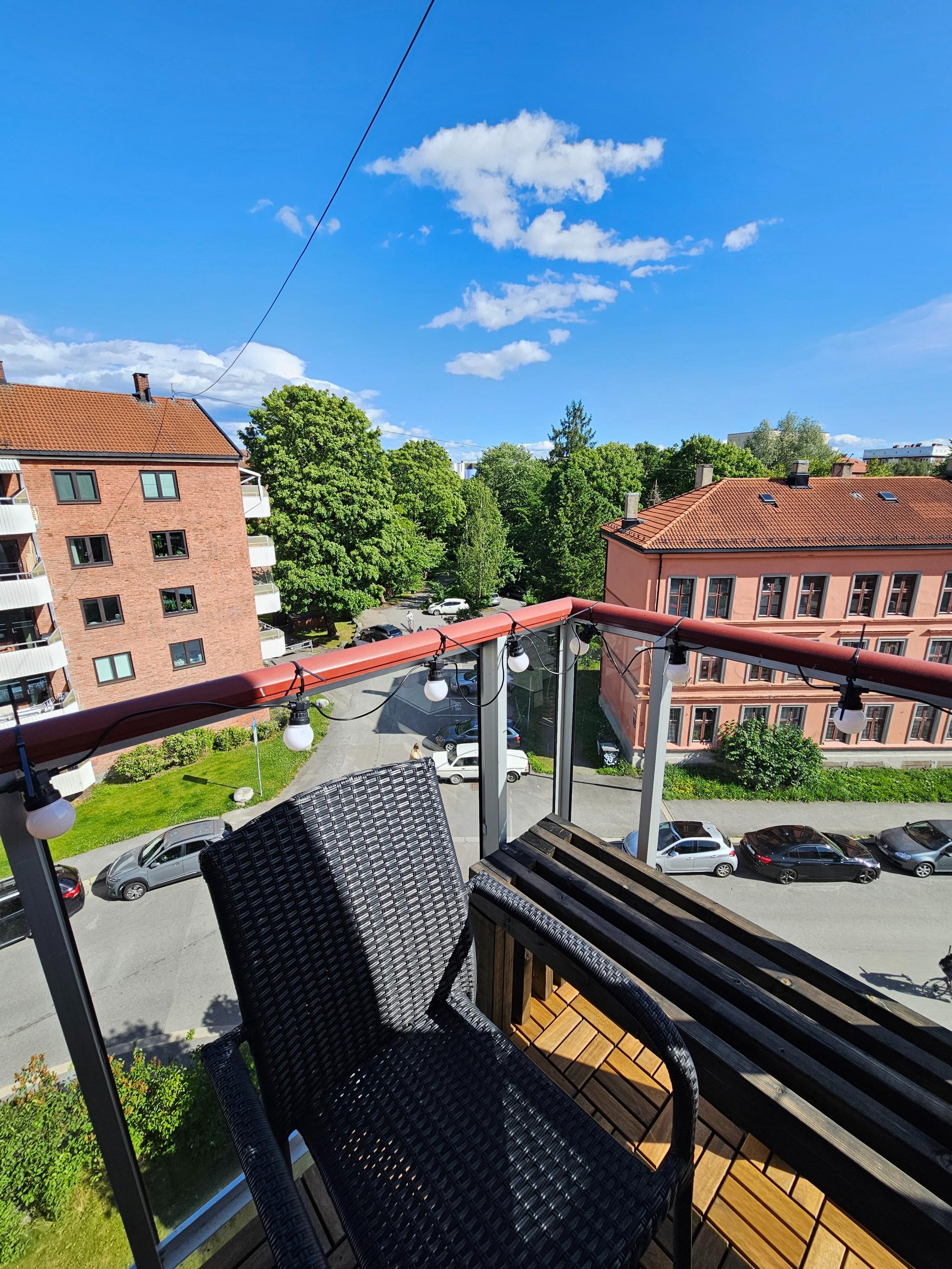 Akerselva ligger en steinkast!