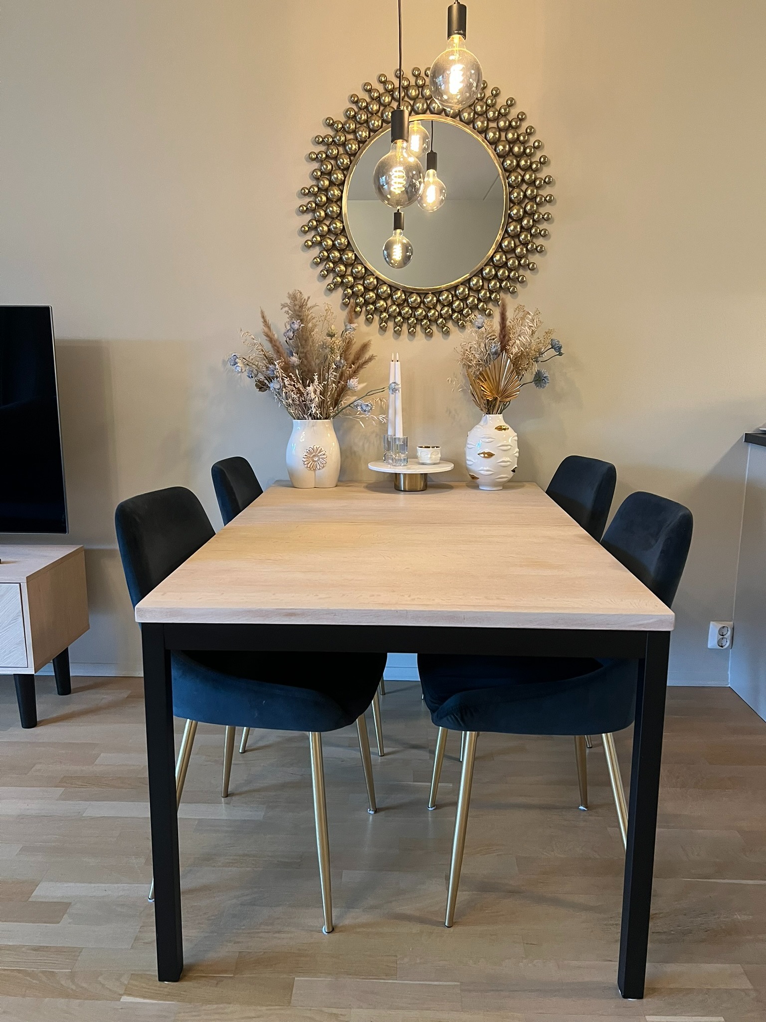 Koselig spisegruppe følger med.