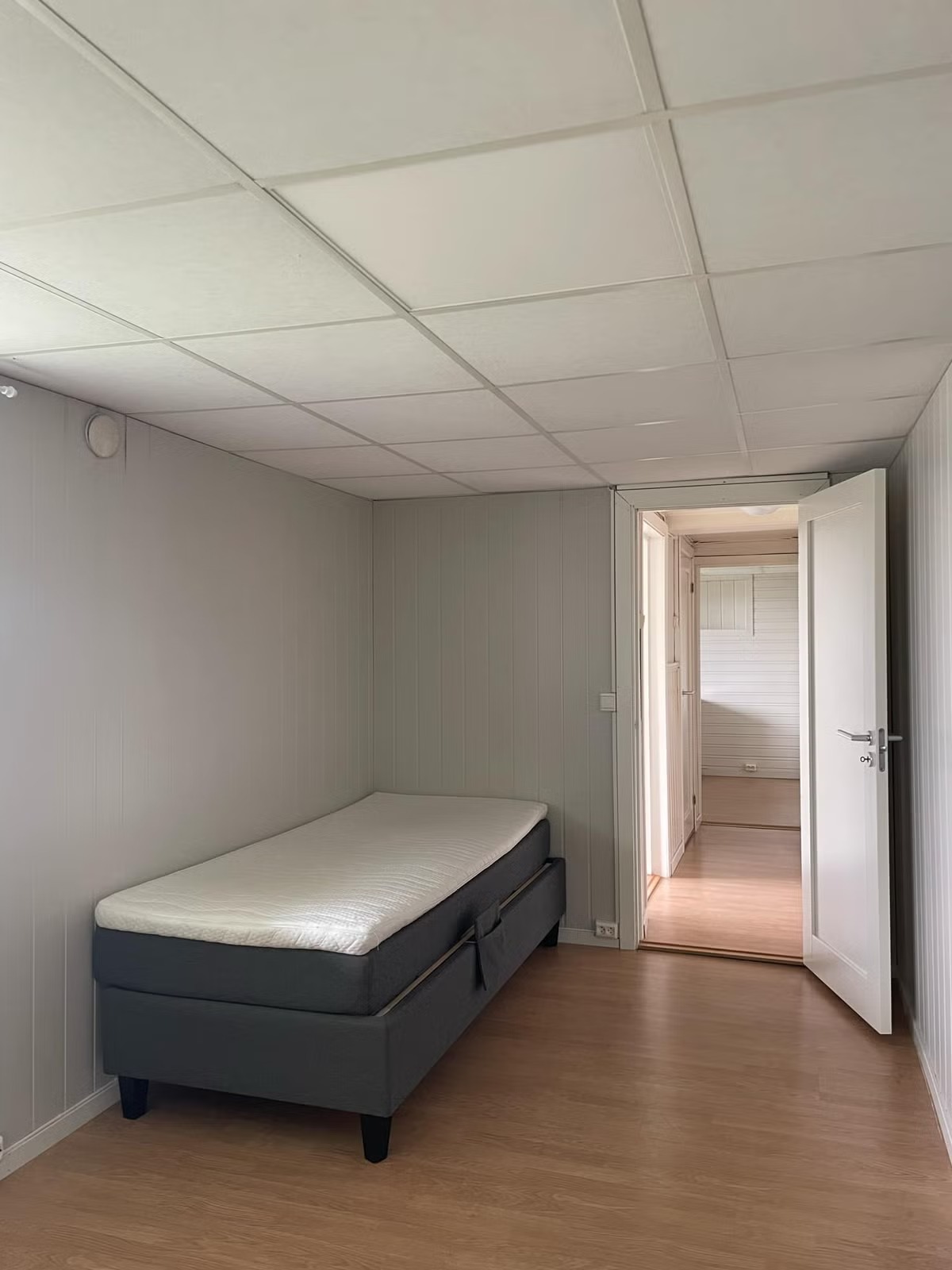 del av stue (ofte brukt til soveplass)